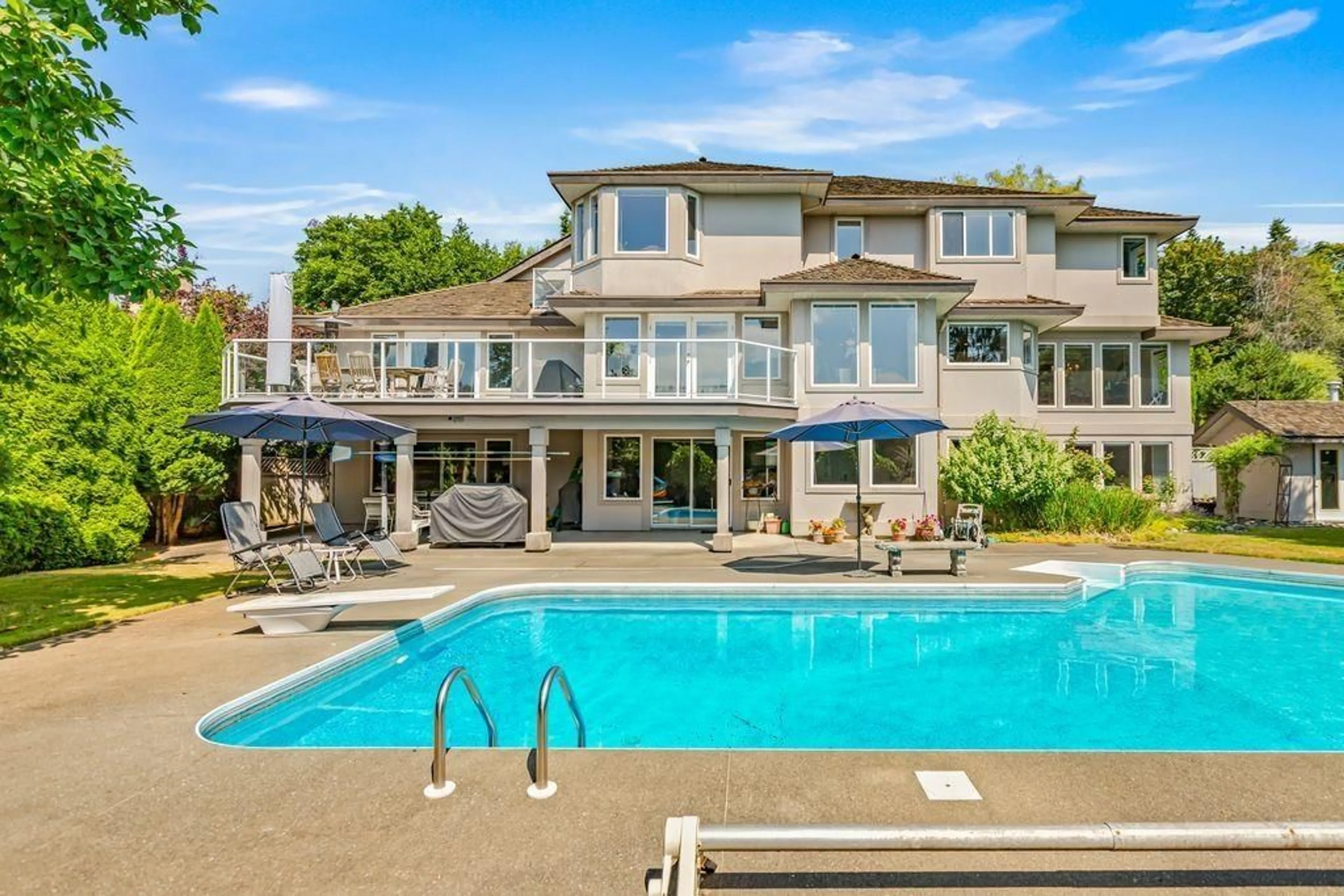 Pool for 16672 77, Surrey British Columbia V3S8G1