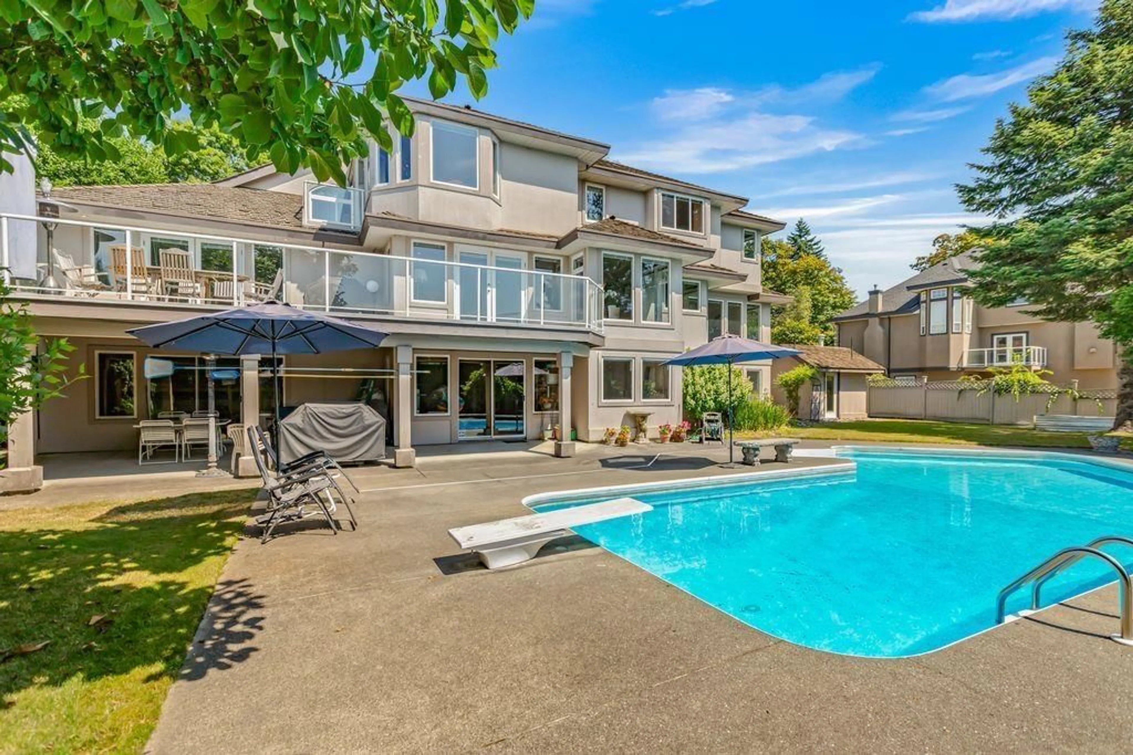 Pool for 16672 77, Surrey British Columbia V3S8G1
