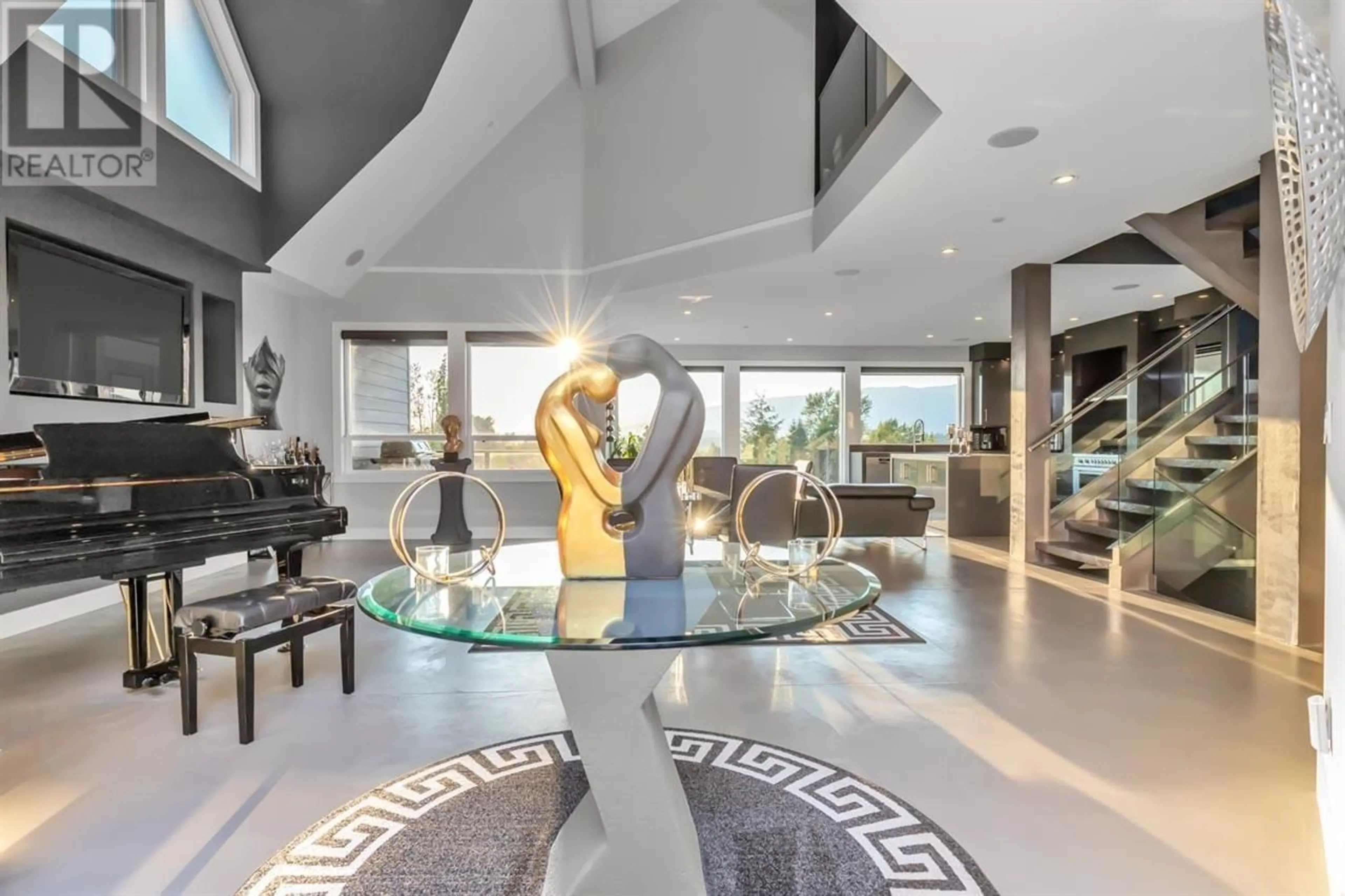 Indoor foyer for 13645 MCKERCHER DRIVE, Maple Ridge British Columbia V4R0E1