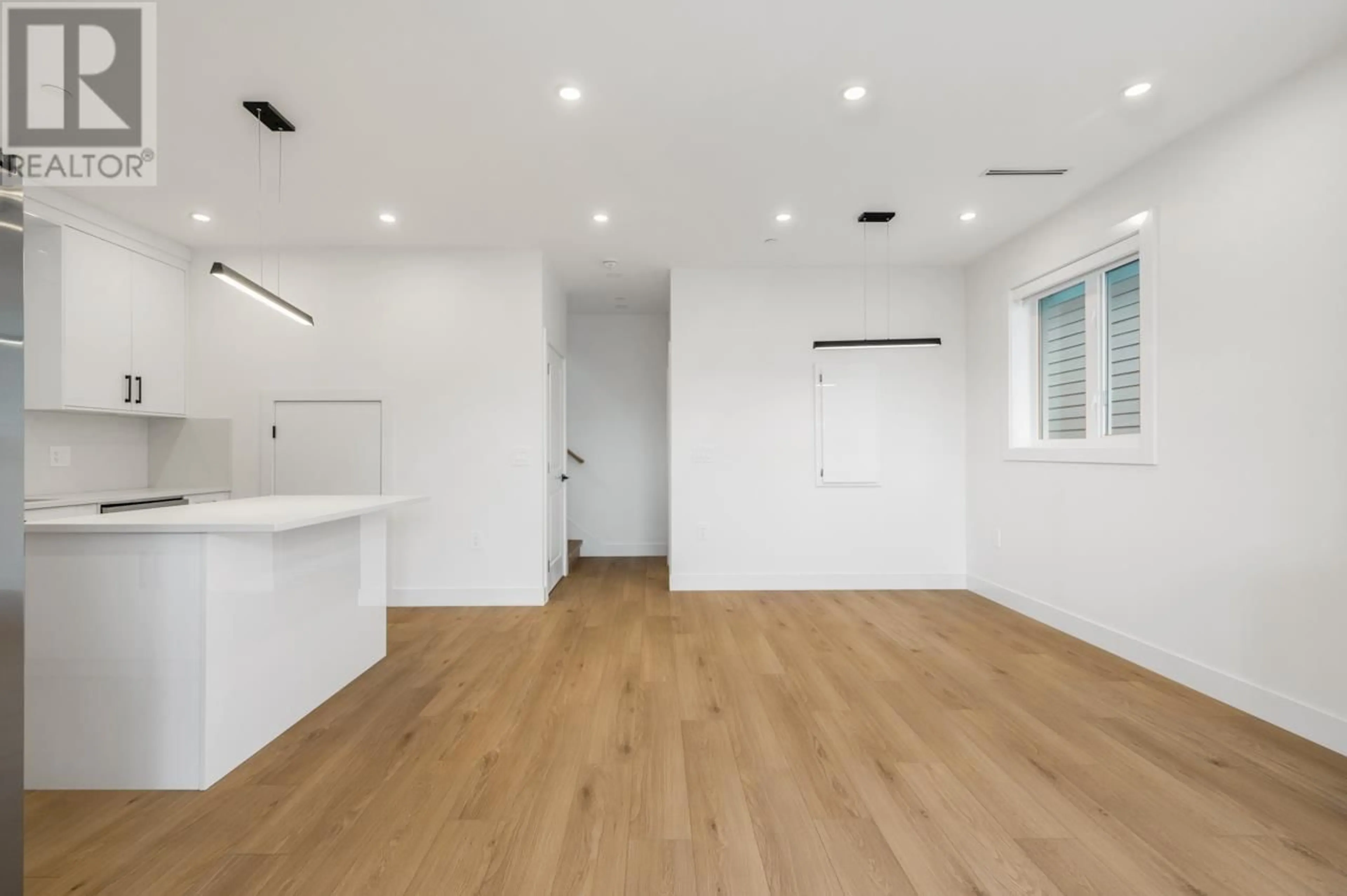 A pic of a room for 3 - 3090 VANNESS AVENUE, Vancouver British Columbia V5R5A1