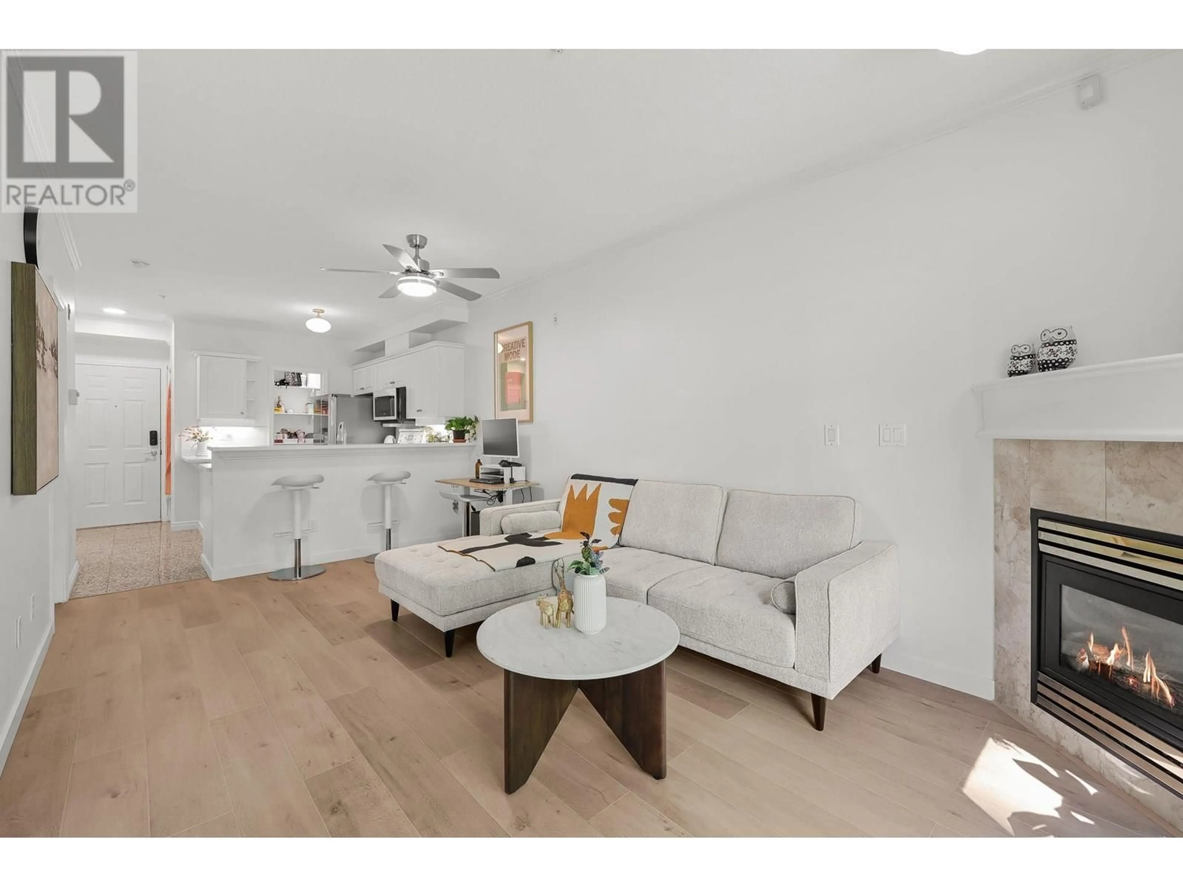 Living room with furniture, unknown for 325 - 1185 PACIFIC STREET, Coquitlam British Columbia V3B7Z2