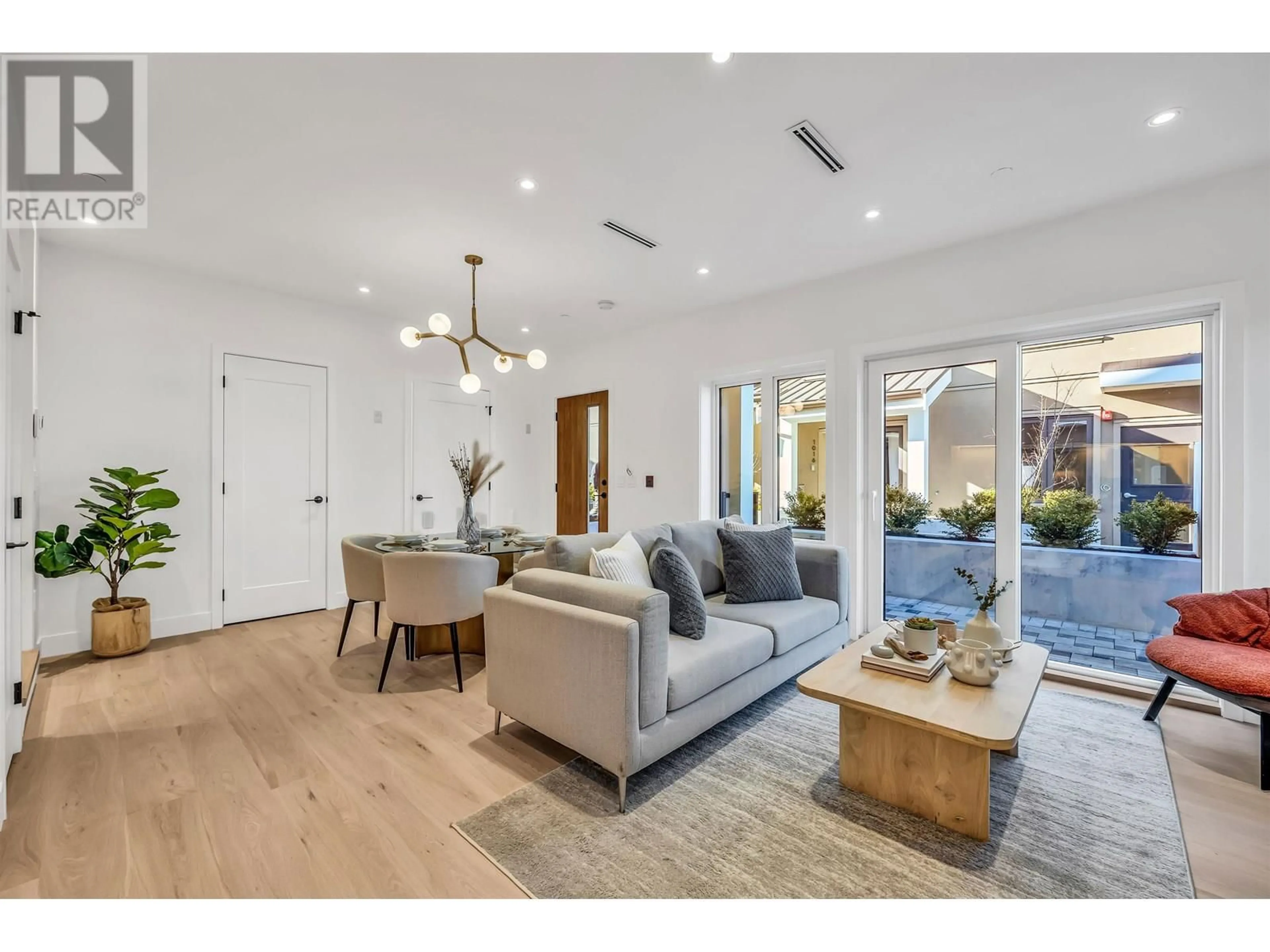 Living room with furniture, unknown for 1008 52ND AVENUE, Vancouver British Columbia V6P1H5
