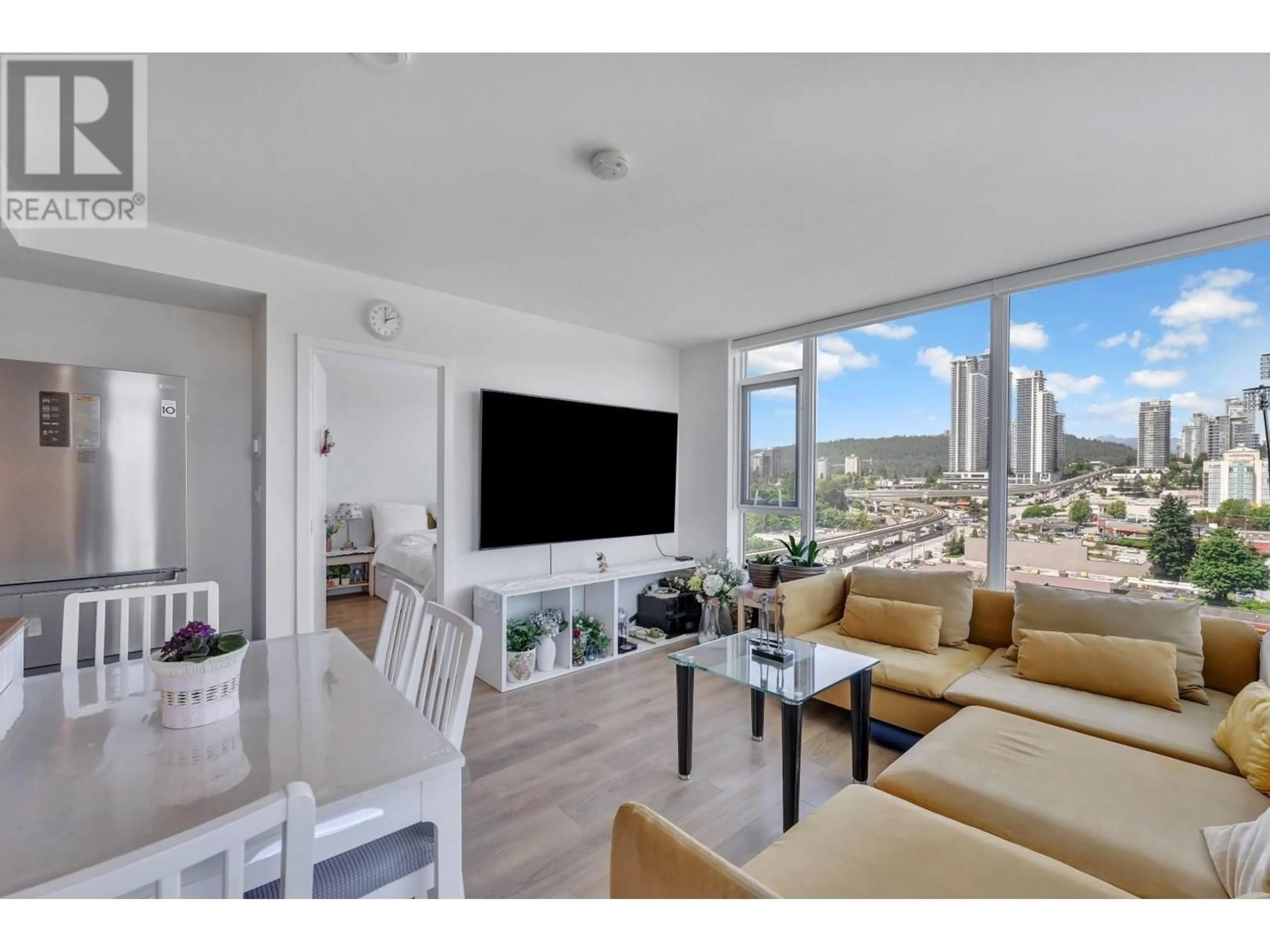 Living room with furniture, unknown for 1102 - 318 ALDERSON AVENUE, Coquitlam British Columbia V3K0J1