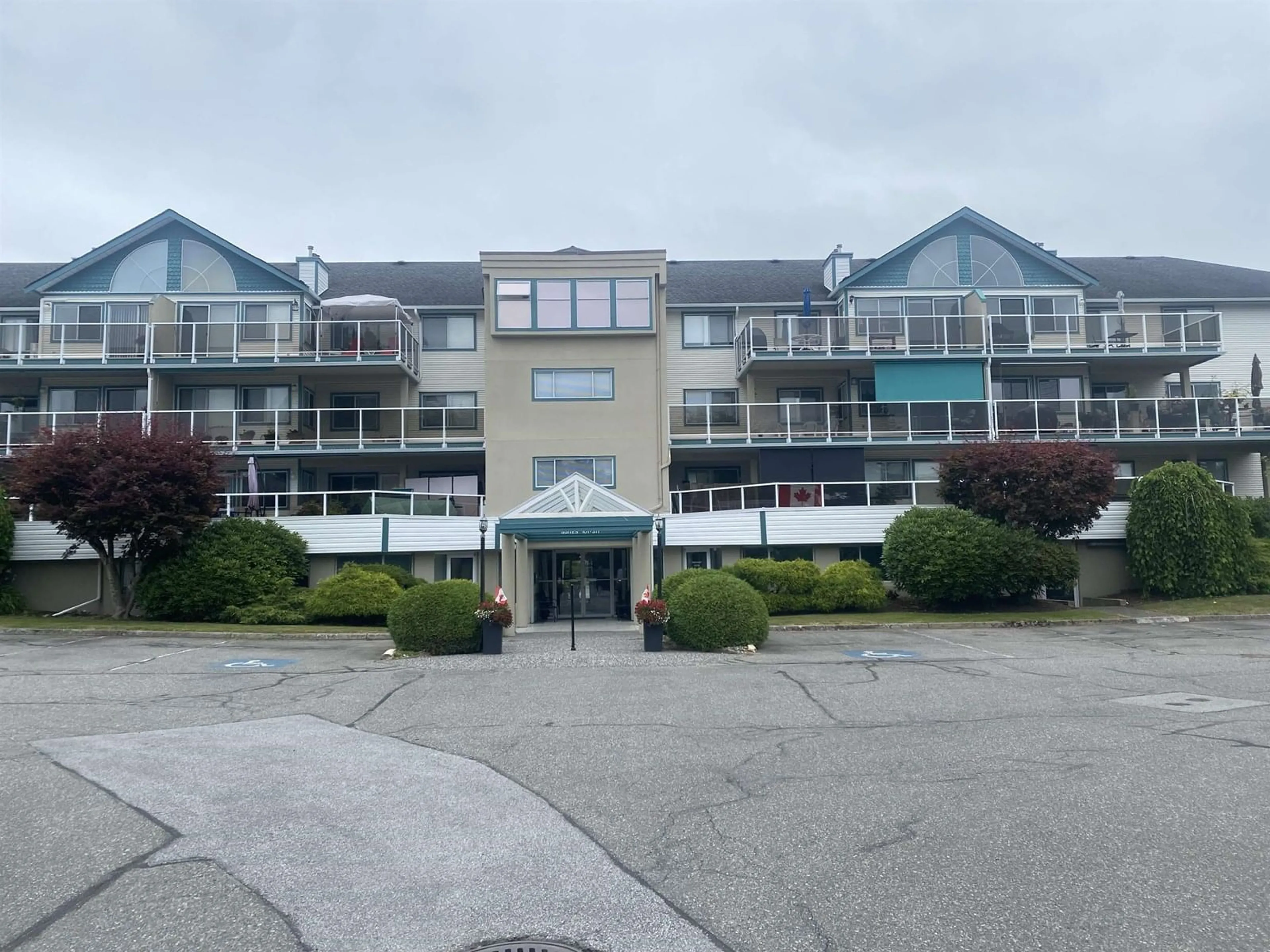 A pic from outside/outdoor area/front of a property/back of a property/a pic from drone, unknown for 208 - 7500 COLUMBIA, Mission British Columbia V2V4C1