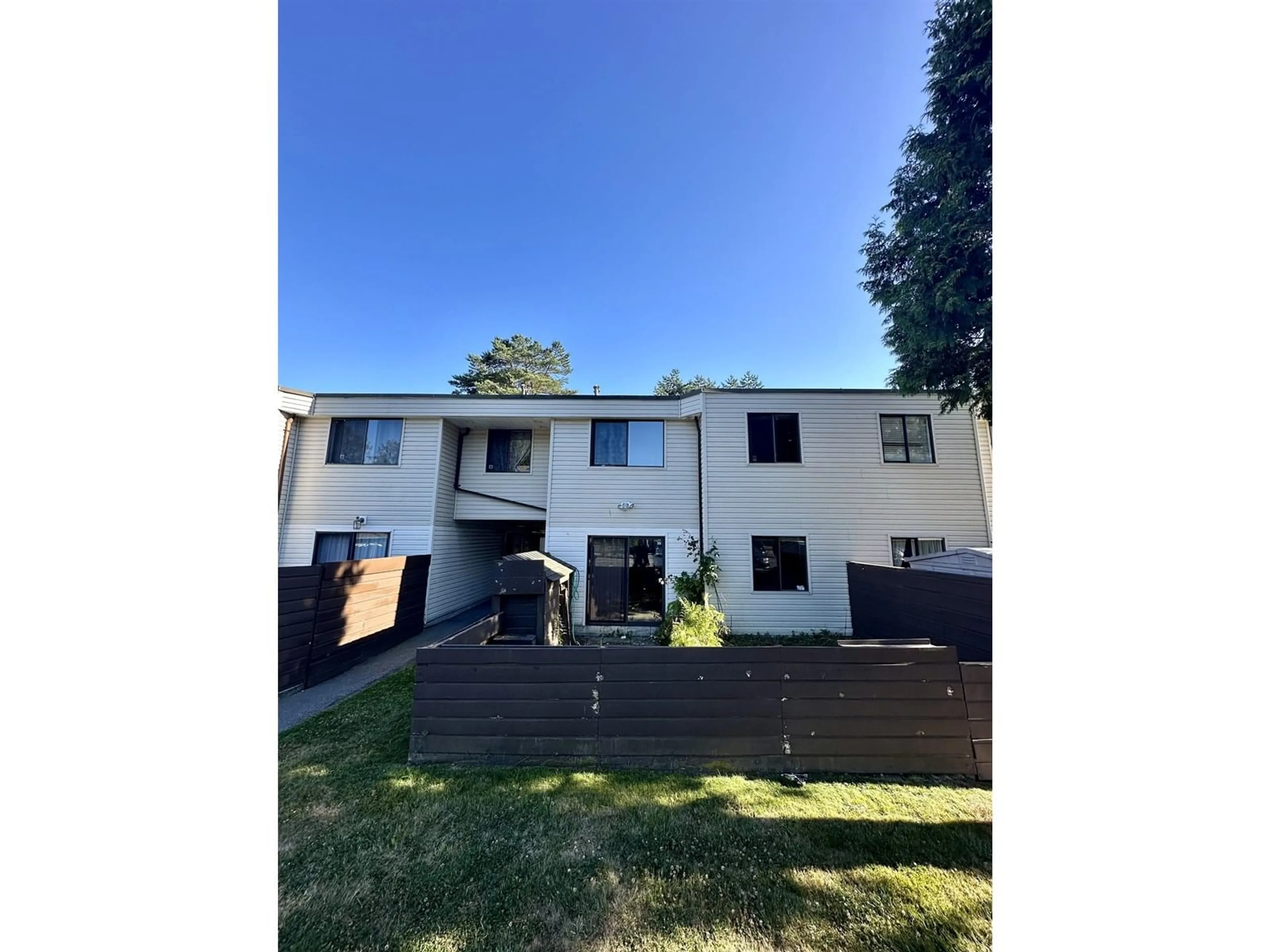 A pic from outside/outdoor area/front of a property/back of a property/a pic from drone, building for 88 - 14135 104, Surrey British Columbia V3T1X6