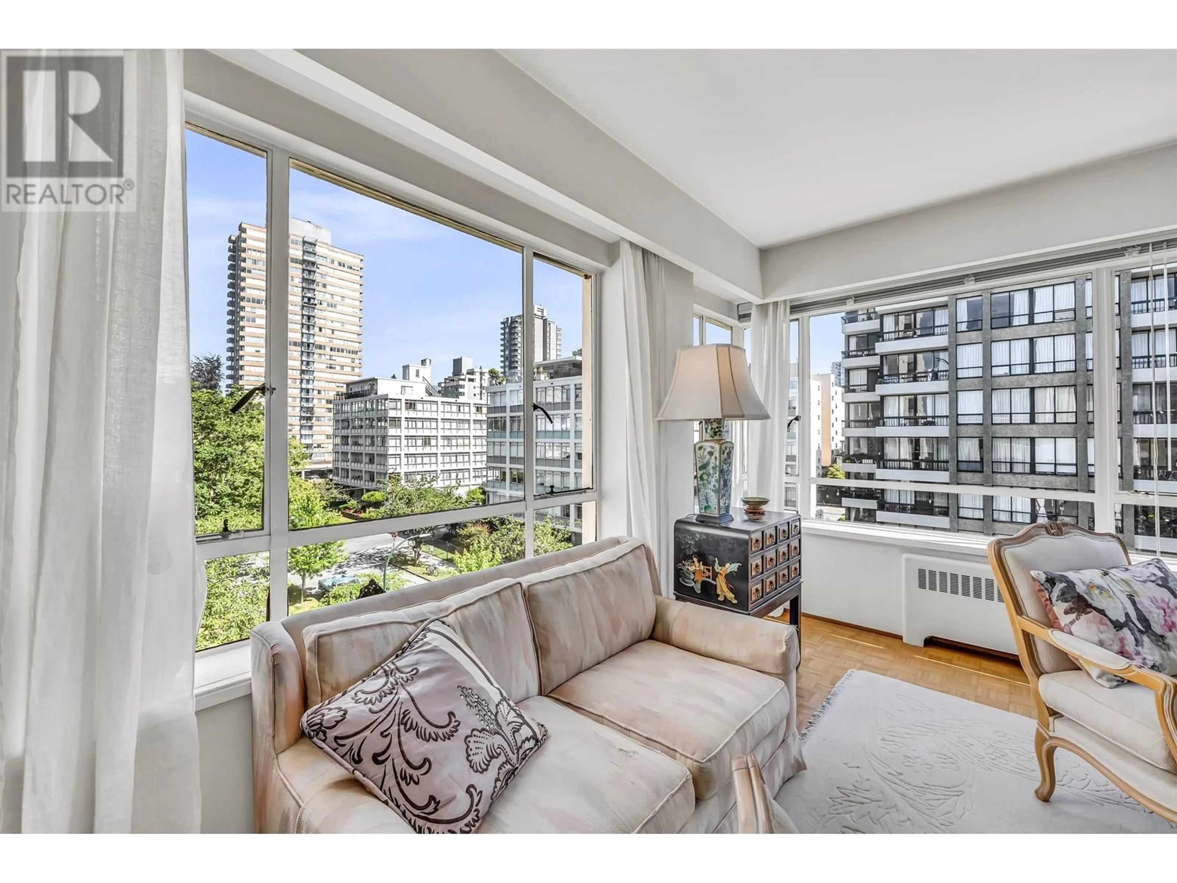 Living room with furniture, unknown for 508 - 1949 BEACH AVENUE, Vancouver British Columbia V6G1Z2
