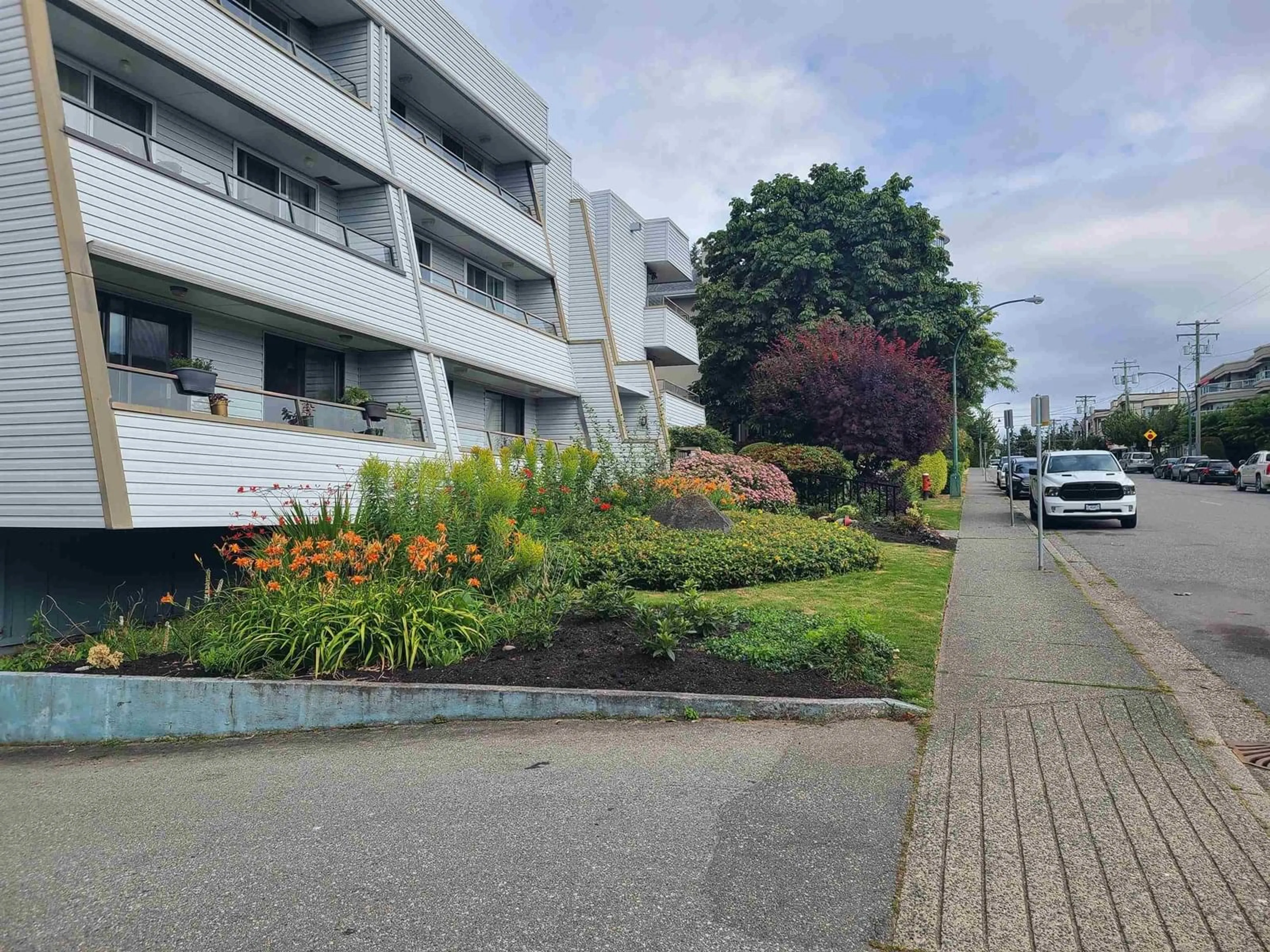 Parking for 312 - 1341 GEORGE, White Rock British Columbia V4B4A1