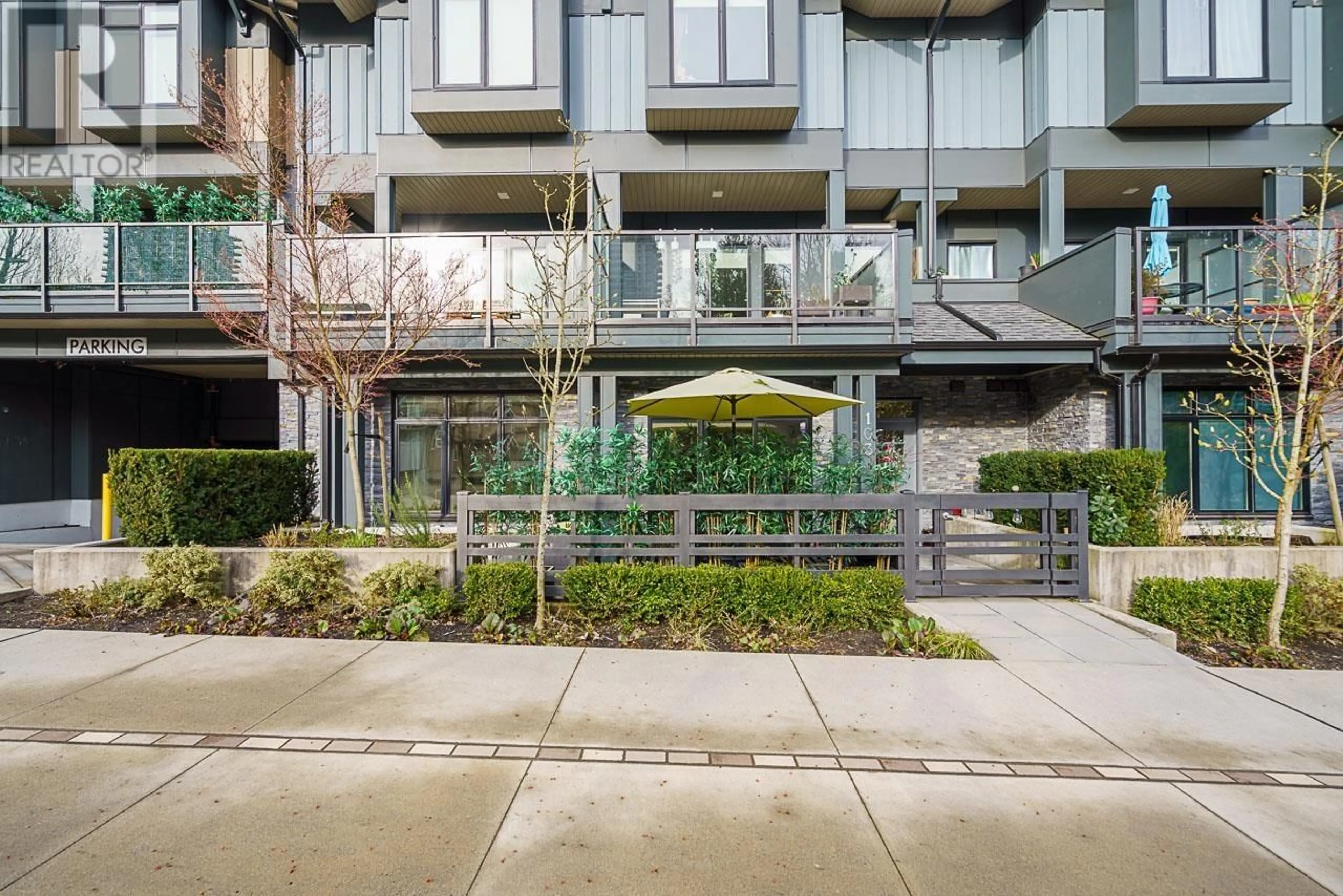 Patio, street for 103 - 7131 17 AVENUE, Burnaby British Columbia V3N1K8