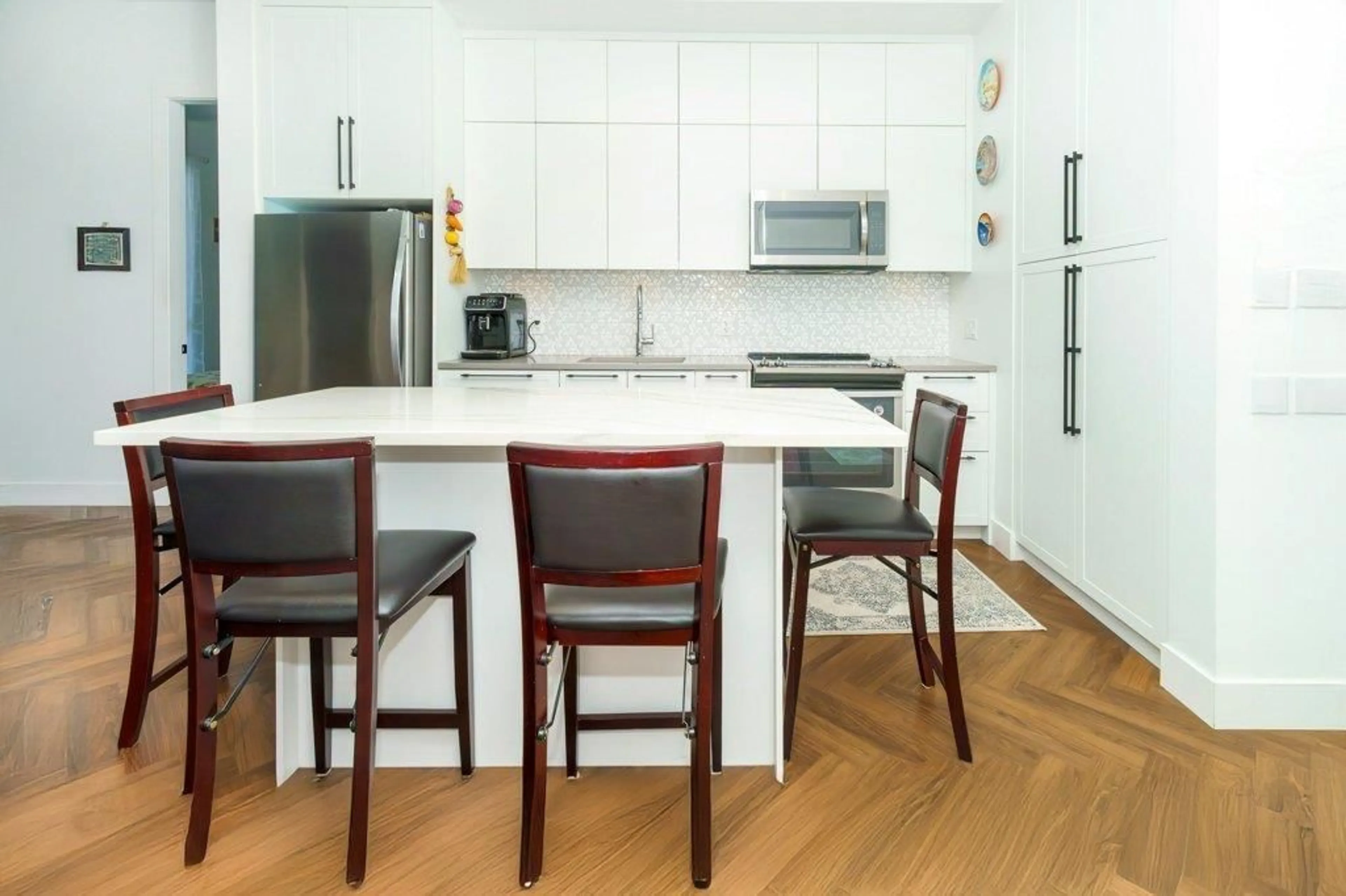 Open concept kitchen, unknown for 413 - 14968 101A, Surrey British Columbia V3R0E8