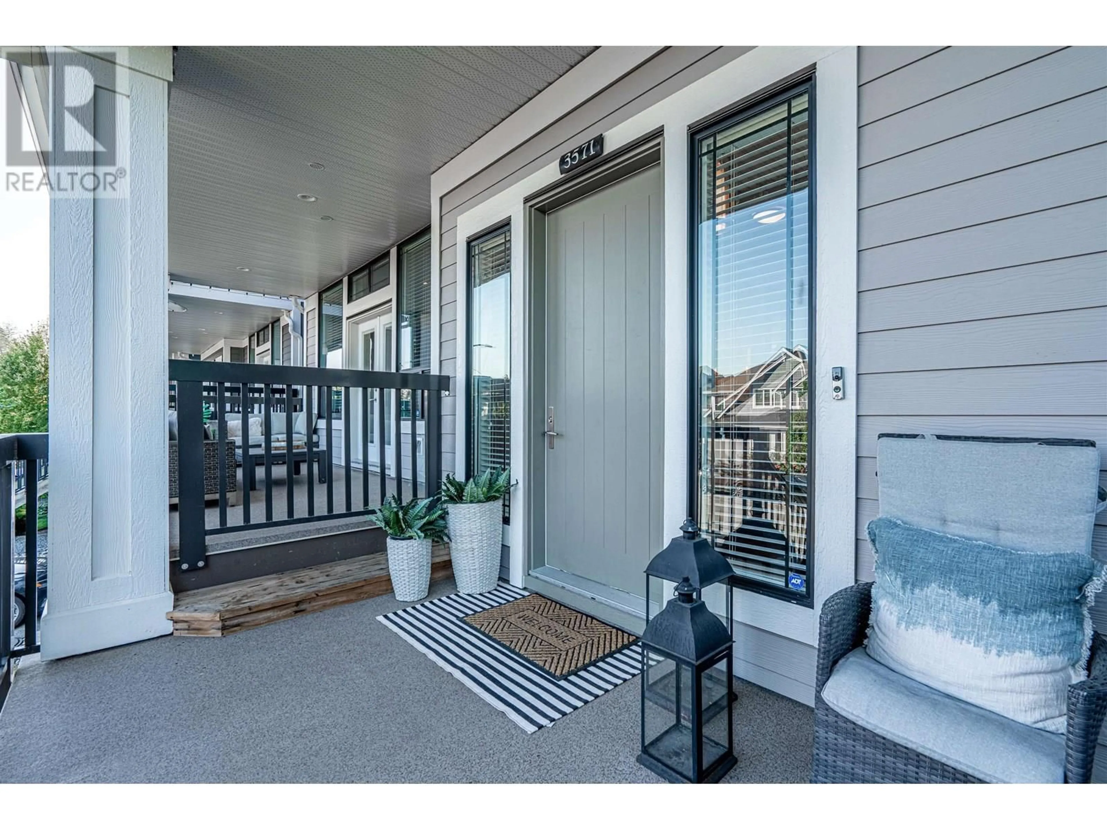 Indoor entryway for 3571 SHEFFIELD AVENUE, Coquitlam British Columbia V3E0M4