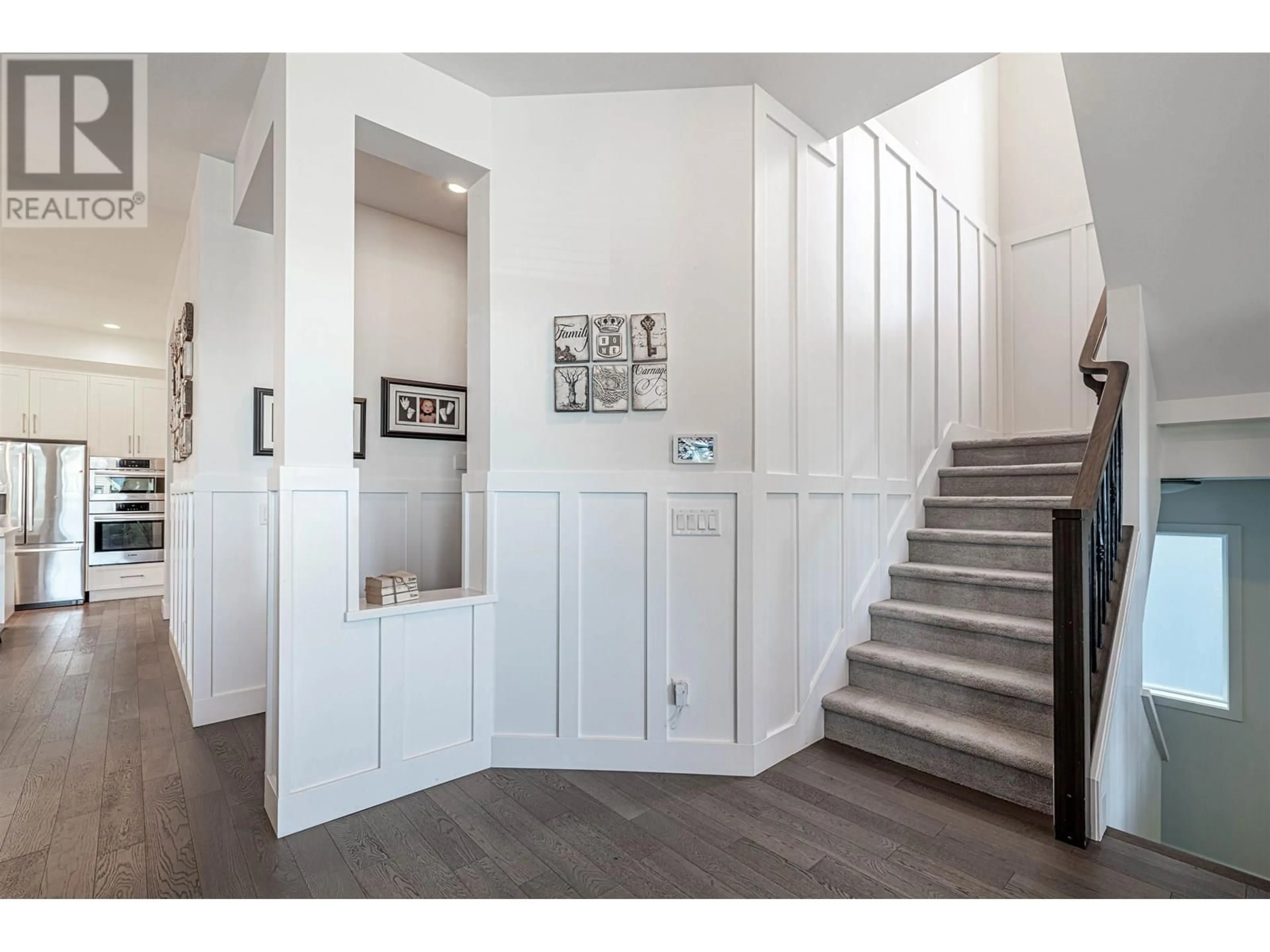 Indoor entryway for 3571 SHEFFIELD AVENUE, Coquitlam British Columbia V3E0M4