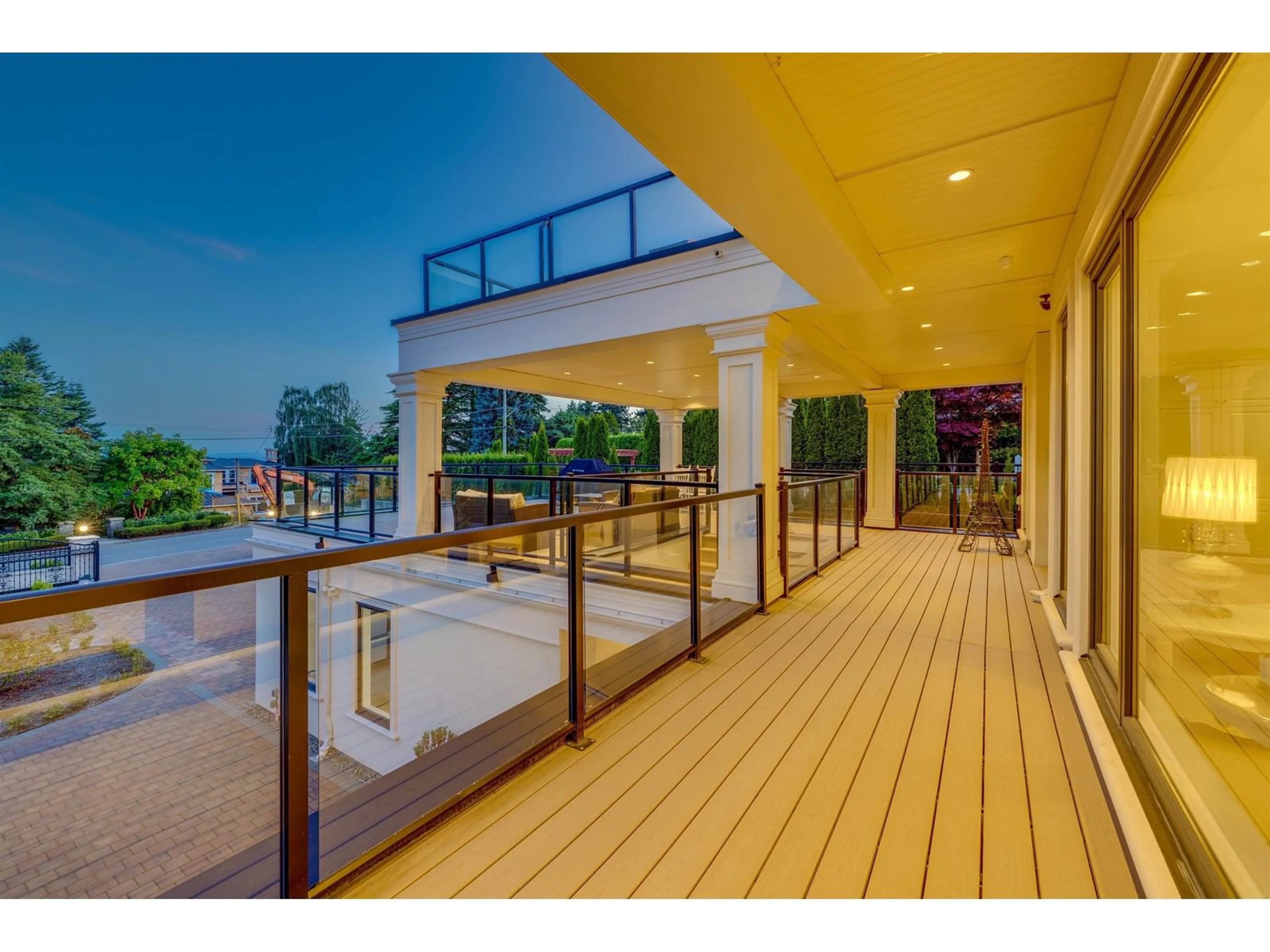 Indoor foyer for 14033 TERRY, White Rock British Columbia V4B1A2