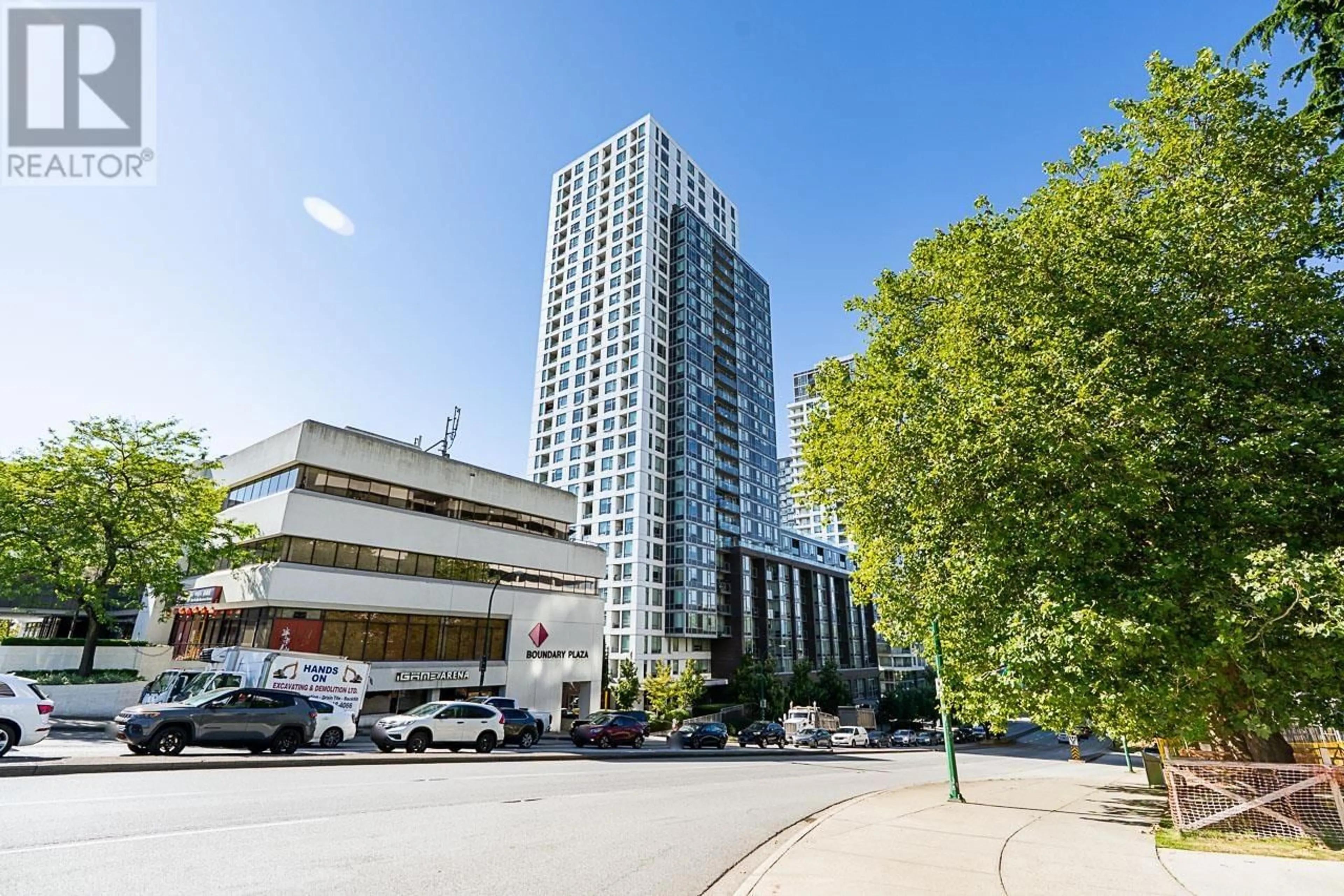 A pic from outside/outdoor area/front of a property/back of a property/a pic from drone, city buildings view from balcony for 2902 - 5665 BOUNDARY ROAD, Vancouver British Columbia V5R0E4
