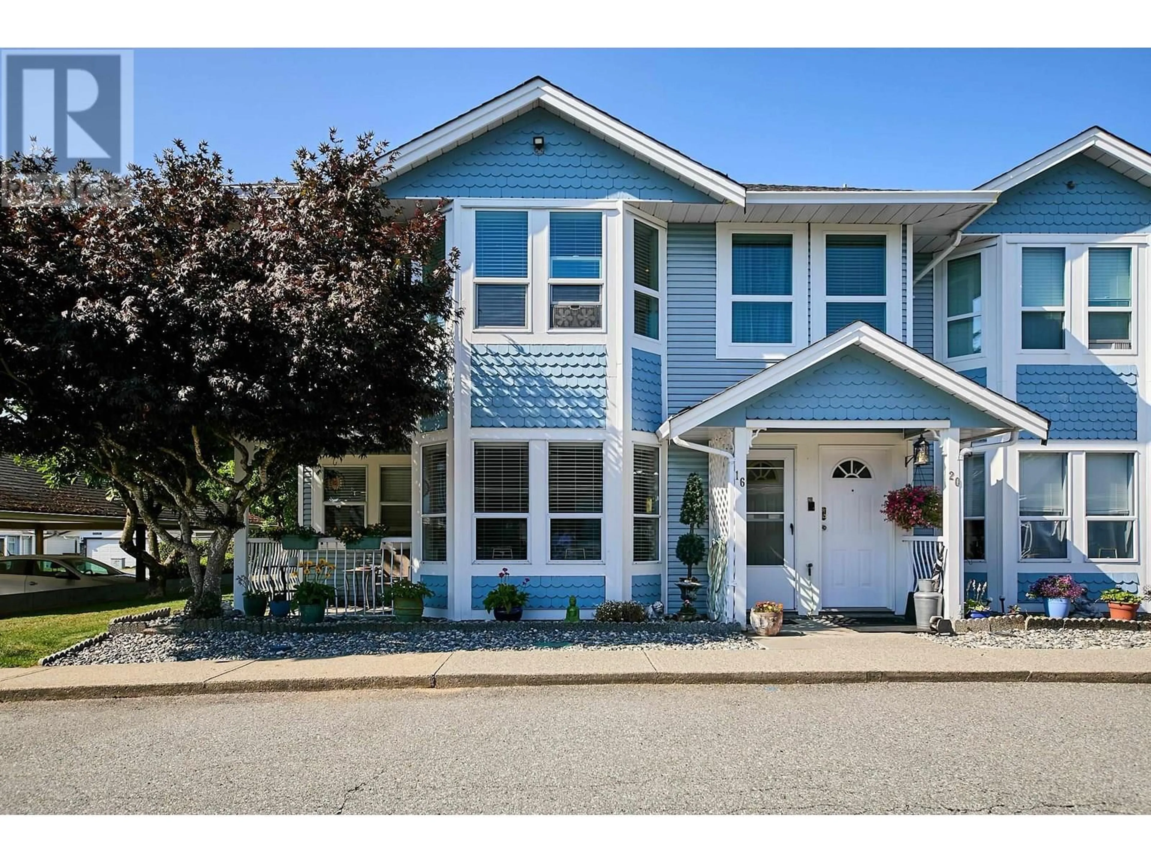 Home with vinyl exterior material, street for 16 - 20554 118 AVENUE, Maple Ridge British Columbia V2X0S3