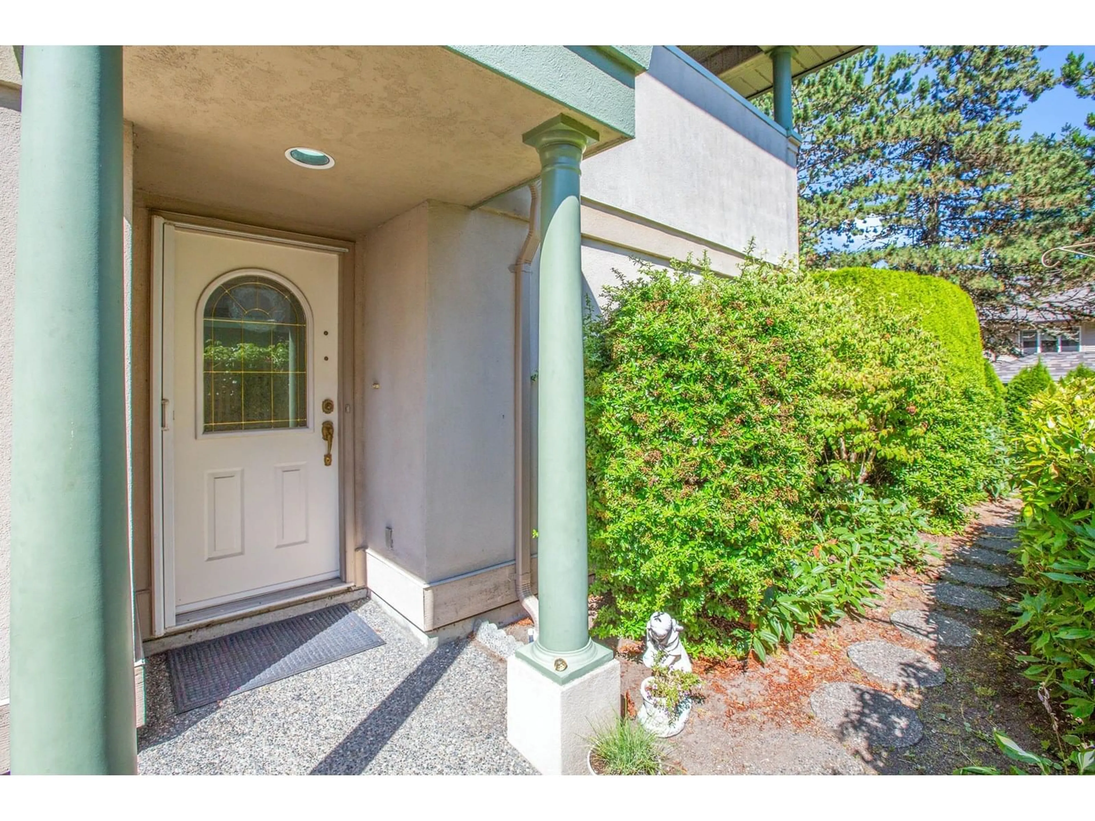 Indoor entryway for 212 - 13888 70, Surrey British Columbia V3W0R8