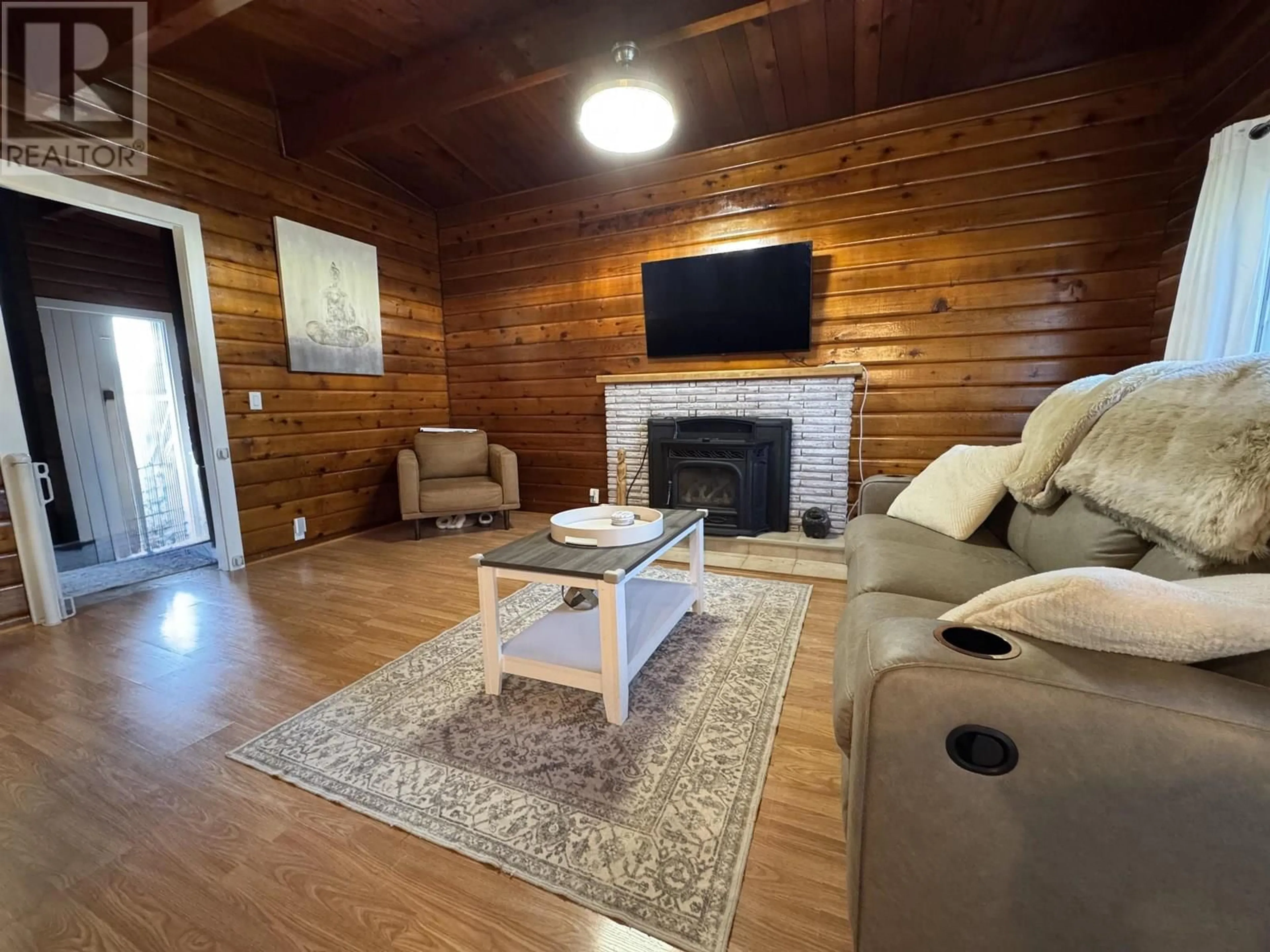 Living room with furniture, wood/laminate floor for 65 ORIOLE STREET, Kitimat British Columbia V8C1M6