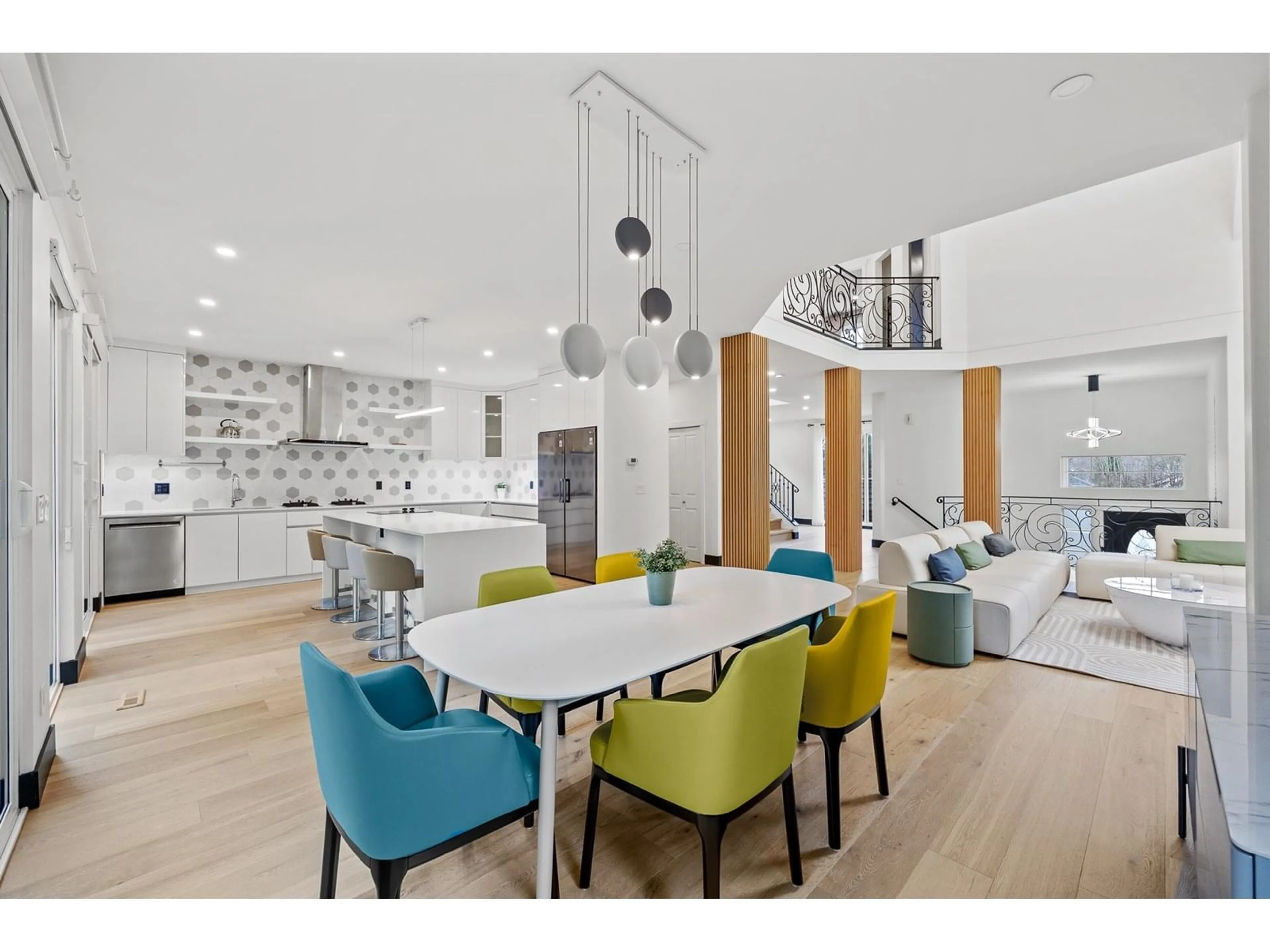 Open concept kitchen, wood/laminate floor for 15497 ROSEMARY HEIGHTS, Surrey British Columbia V3Z0K2