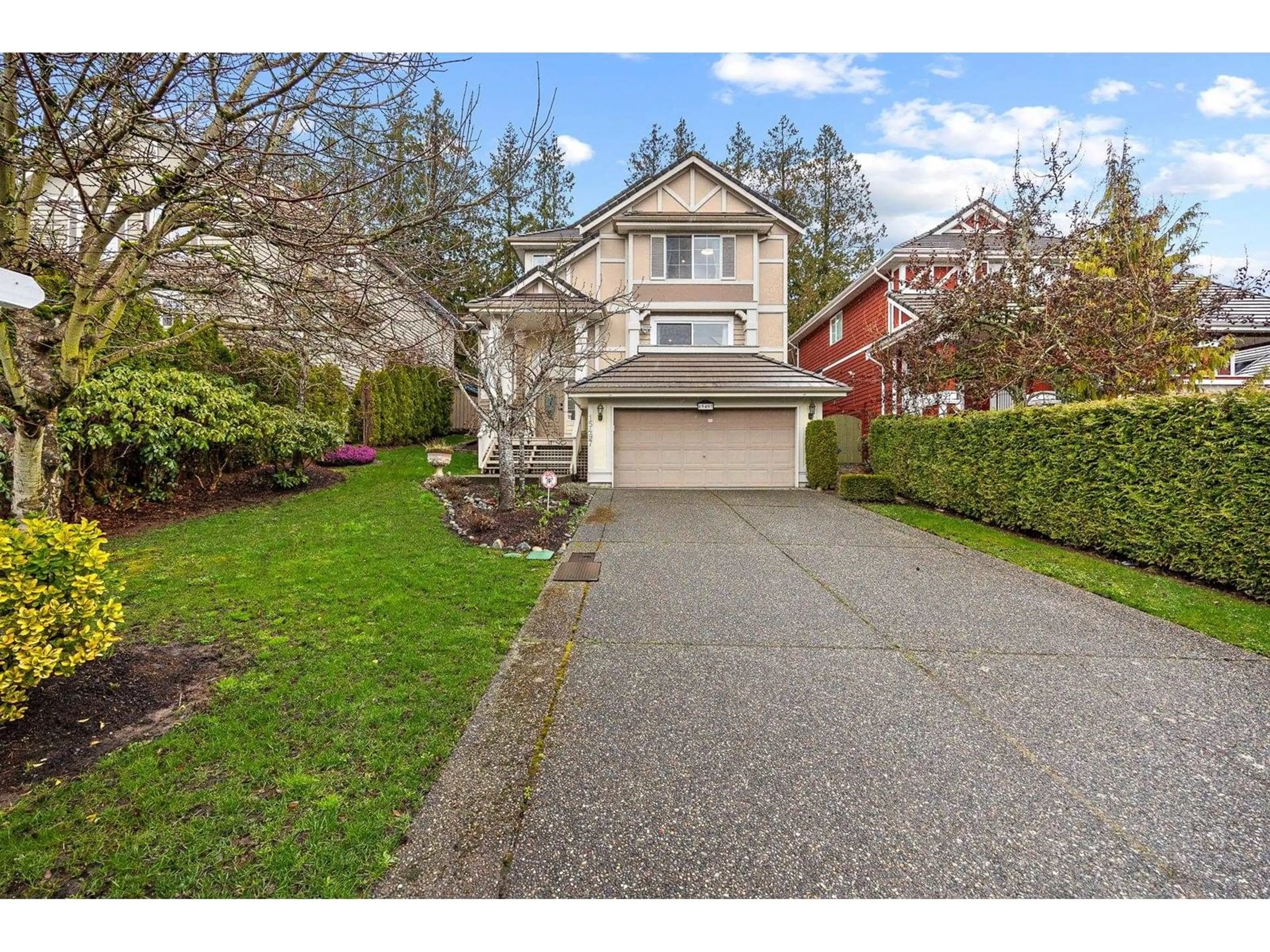A pic from outside/outdoor area/front of a property/back of a property/a pic from drone, street for 15497 ROSEMARY HEIGHTS, Surrey British Columbia V3Z0K2