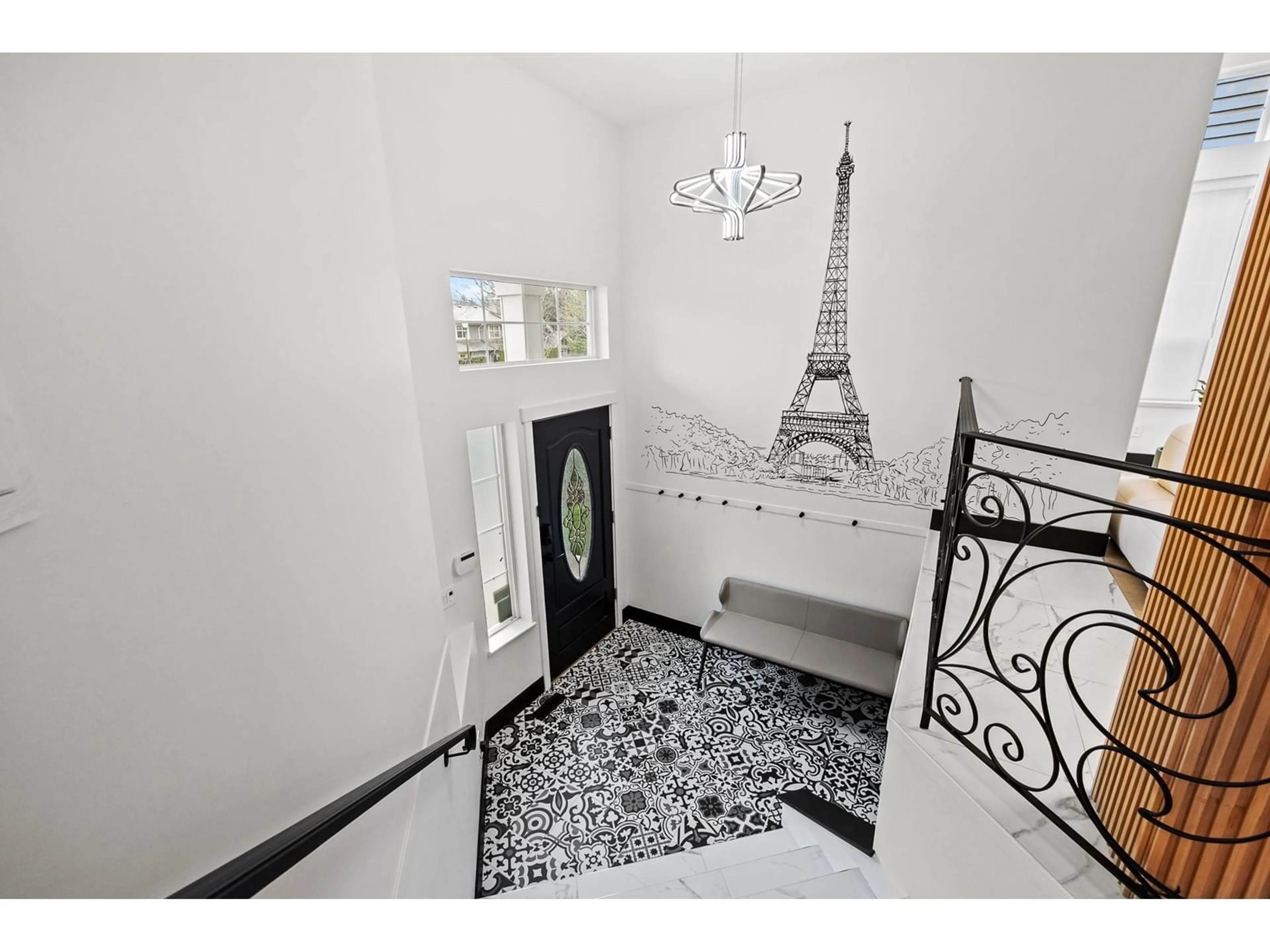 Indoor foyer for 15497 ROSEMARY HEIGHTS, Surrey British Columbia V3Z0K2
