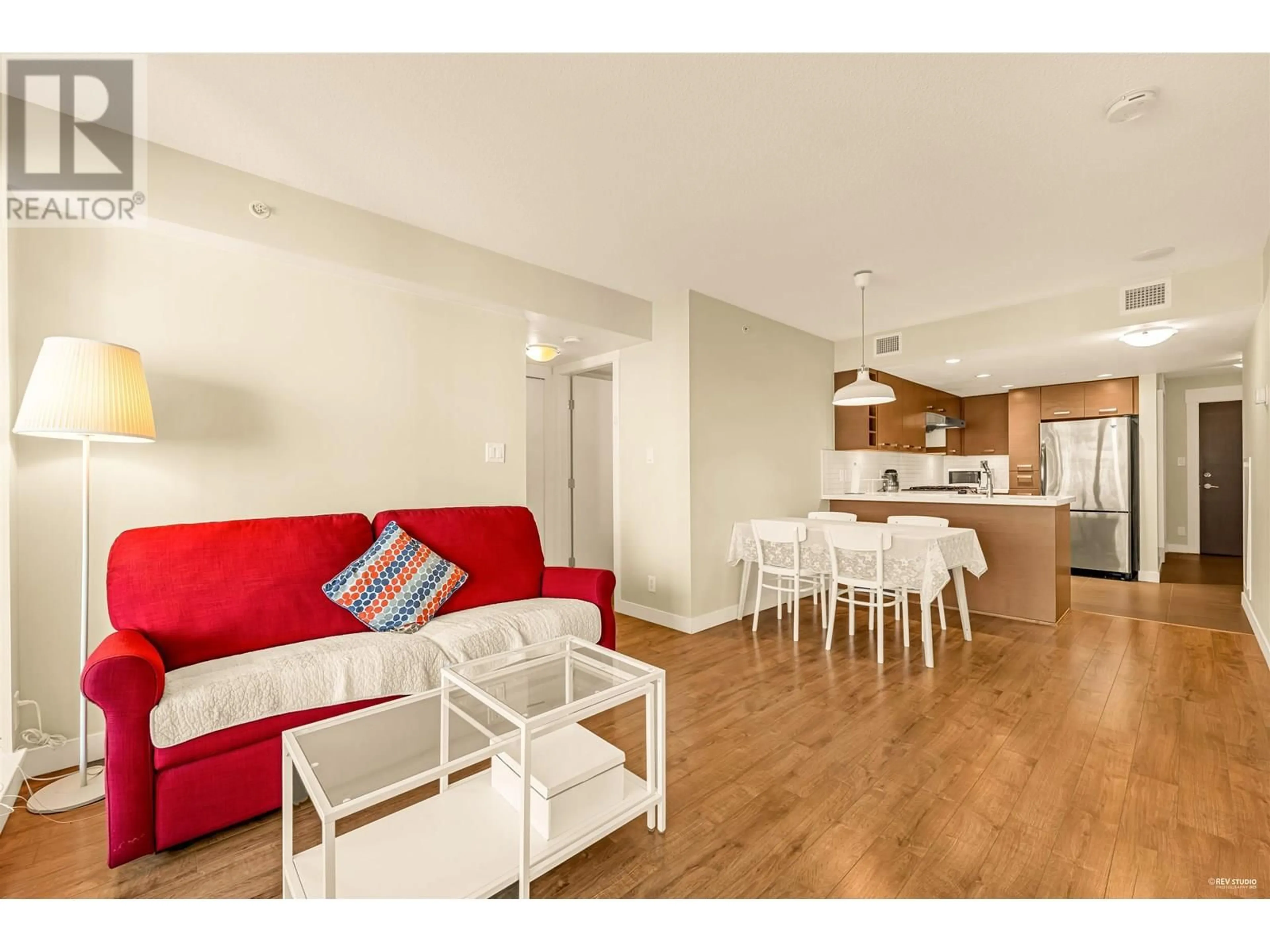 Living room with furniture, wood/laminate floor for 1101 - 8033 SABA ROAD, Richmond British Columbia V6Y4M8