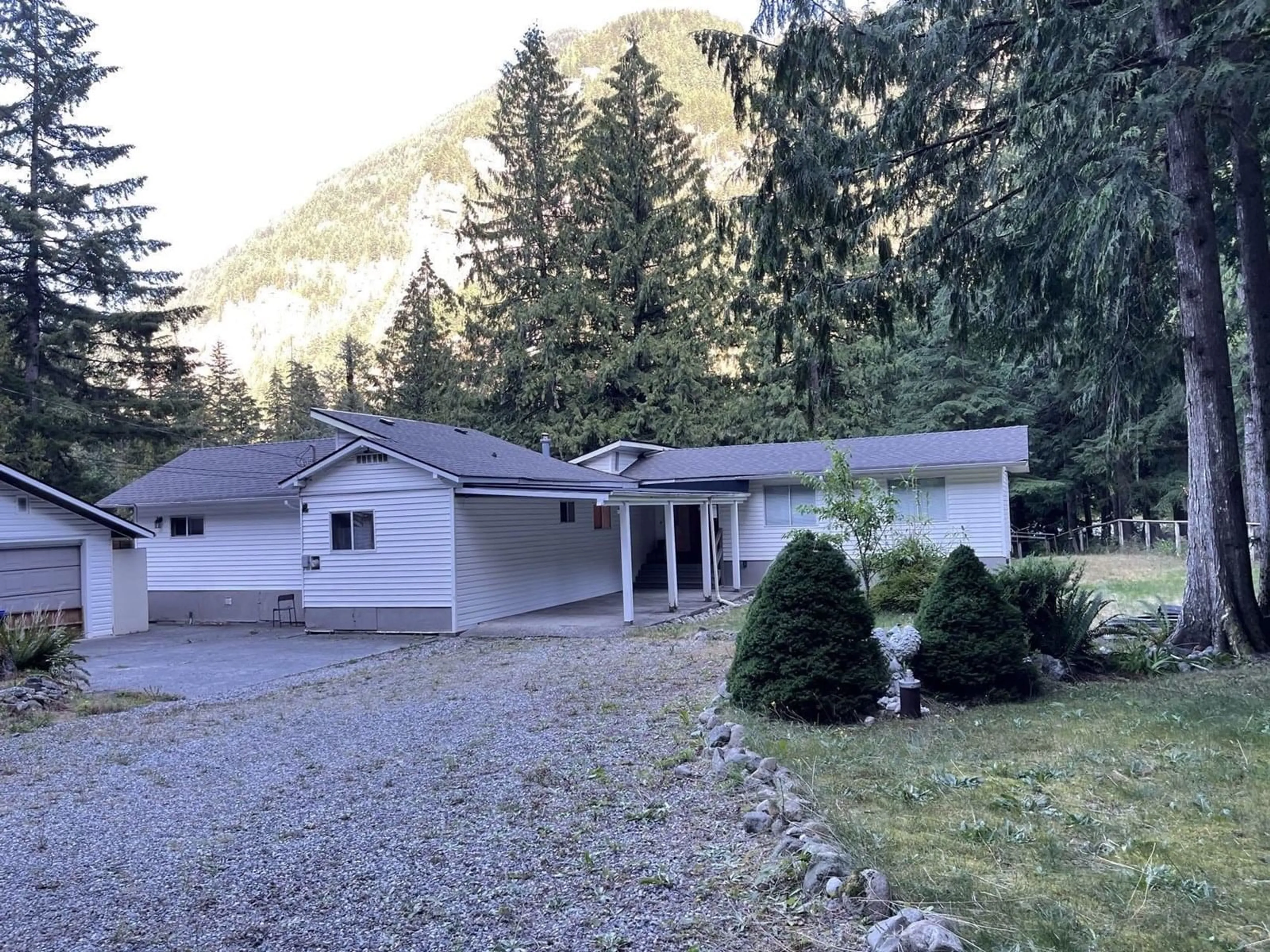 A pic from outside/outdoor area/front of a property/back of a property/a pic from drone, mountain view for 19552 SILVER SKAGIT ROAD, Hope British Columbia V0X1L2