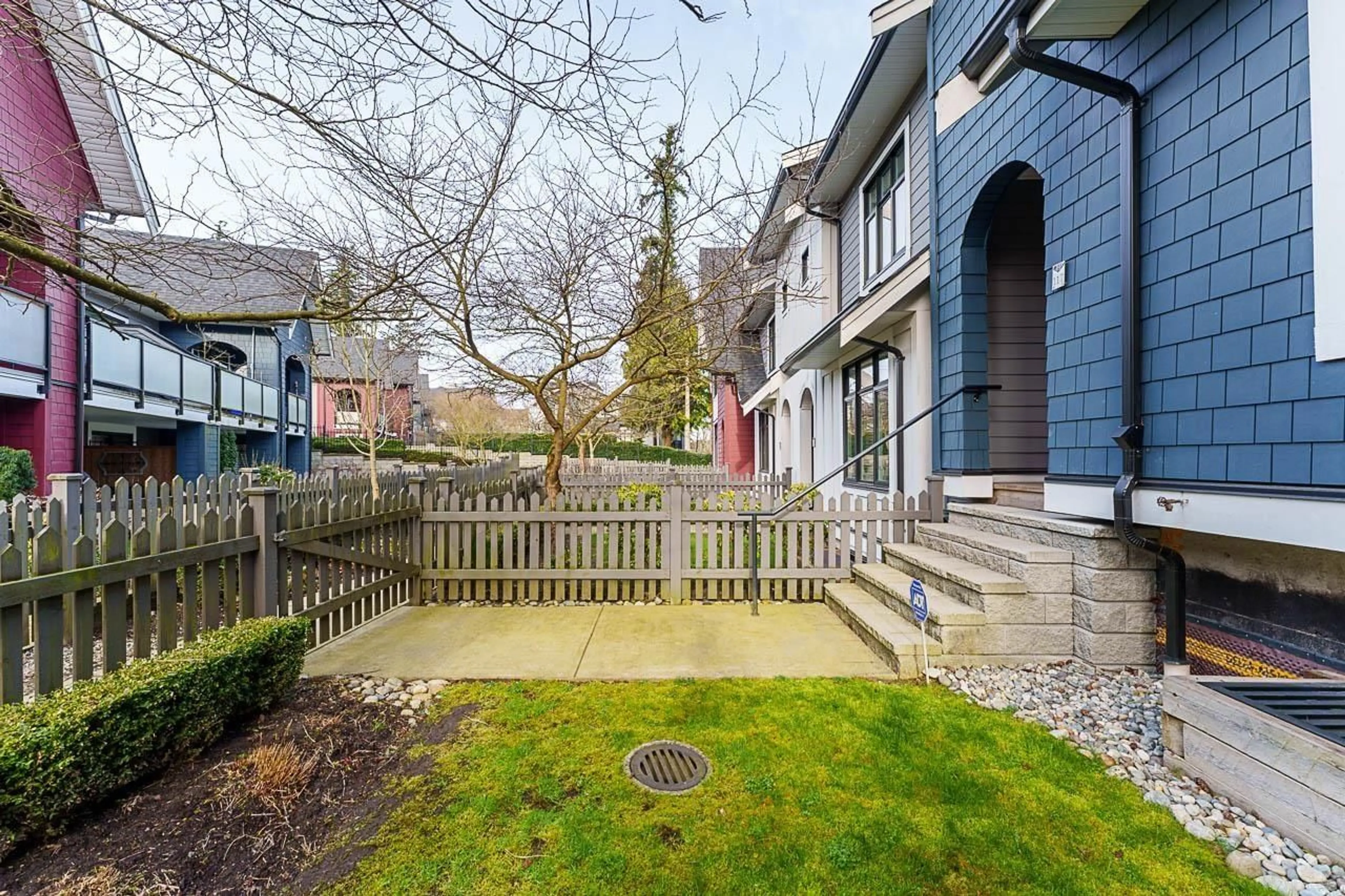 Patio, street for 117 - 2853 HELC, Surrey British Columbia V3Z0N5