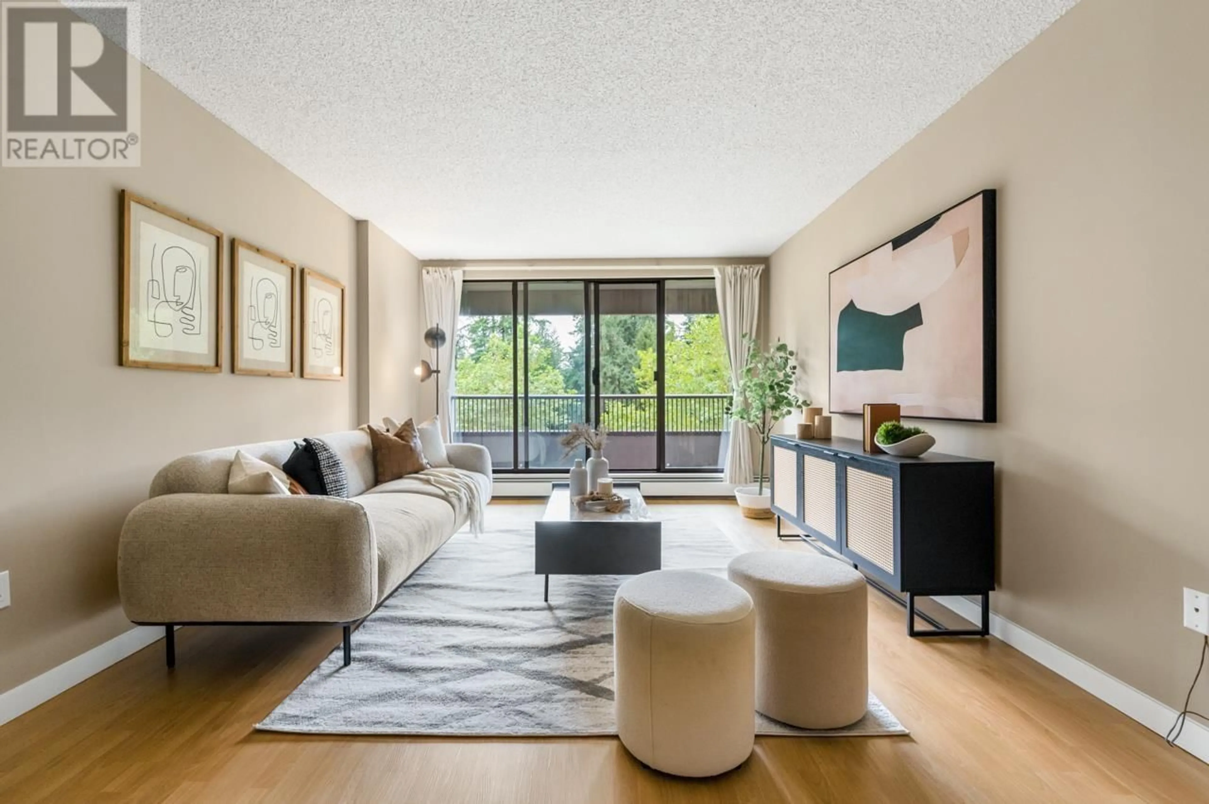 Living room with furniture, unknown for 608 - 6595 WILLINGDON AVENUE, Burnaby British Columbia V5H4E5