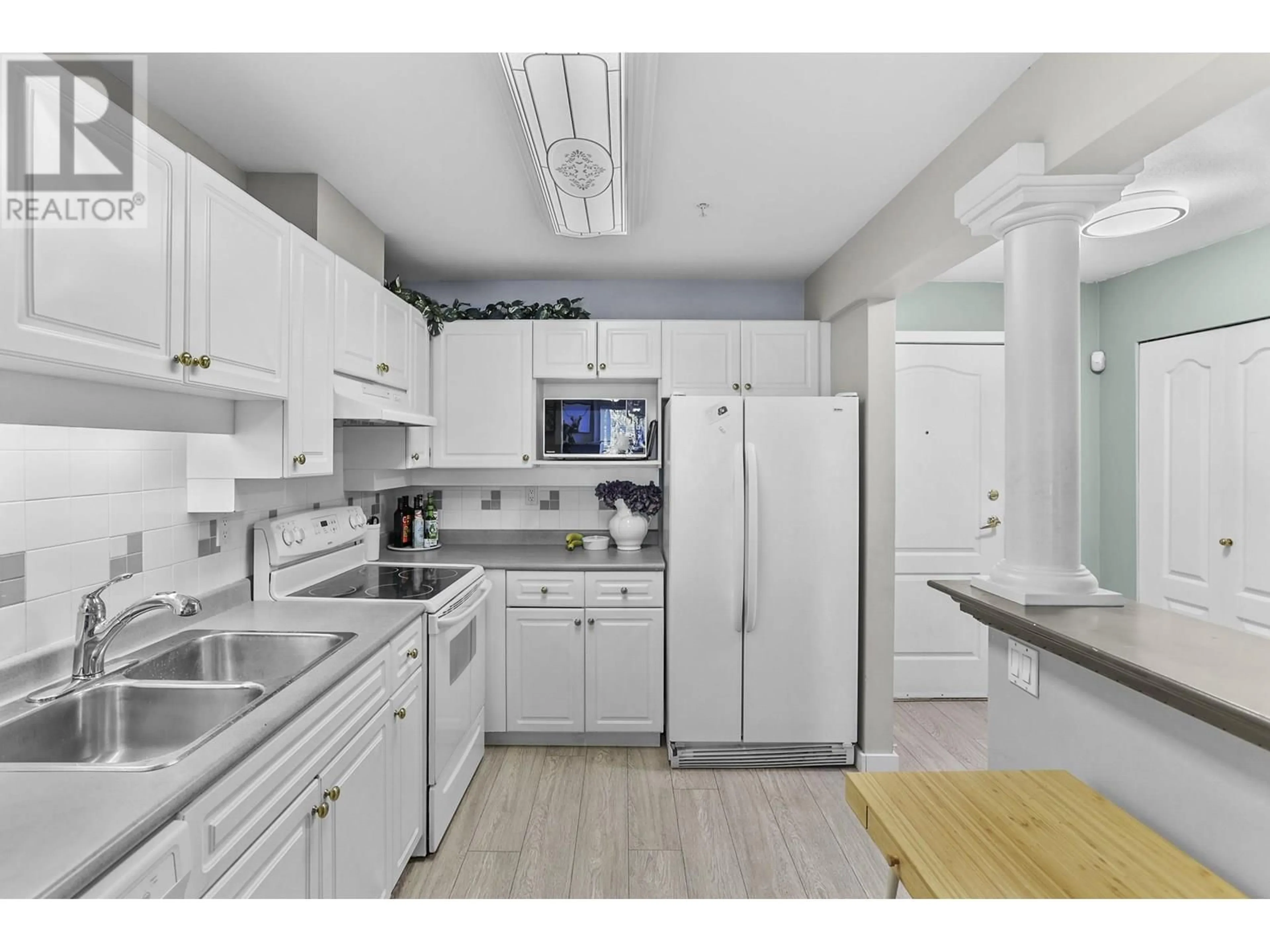 Standard kitchen, unknown for 306 - 1669 GRANT AVENUE, Port Coquitlam British Columbia V3B7W9