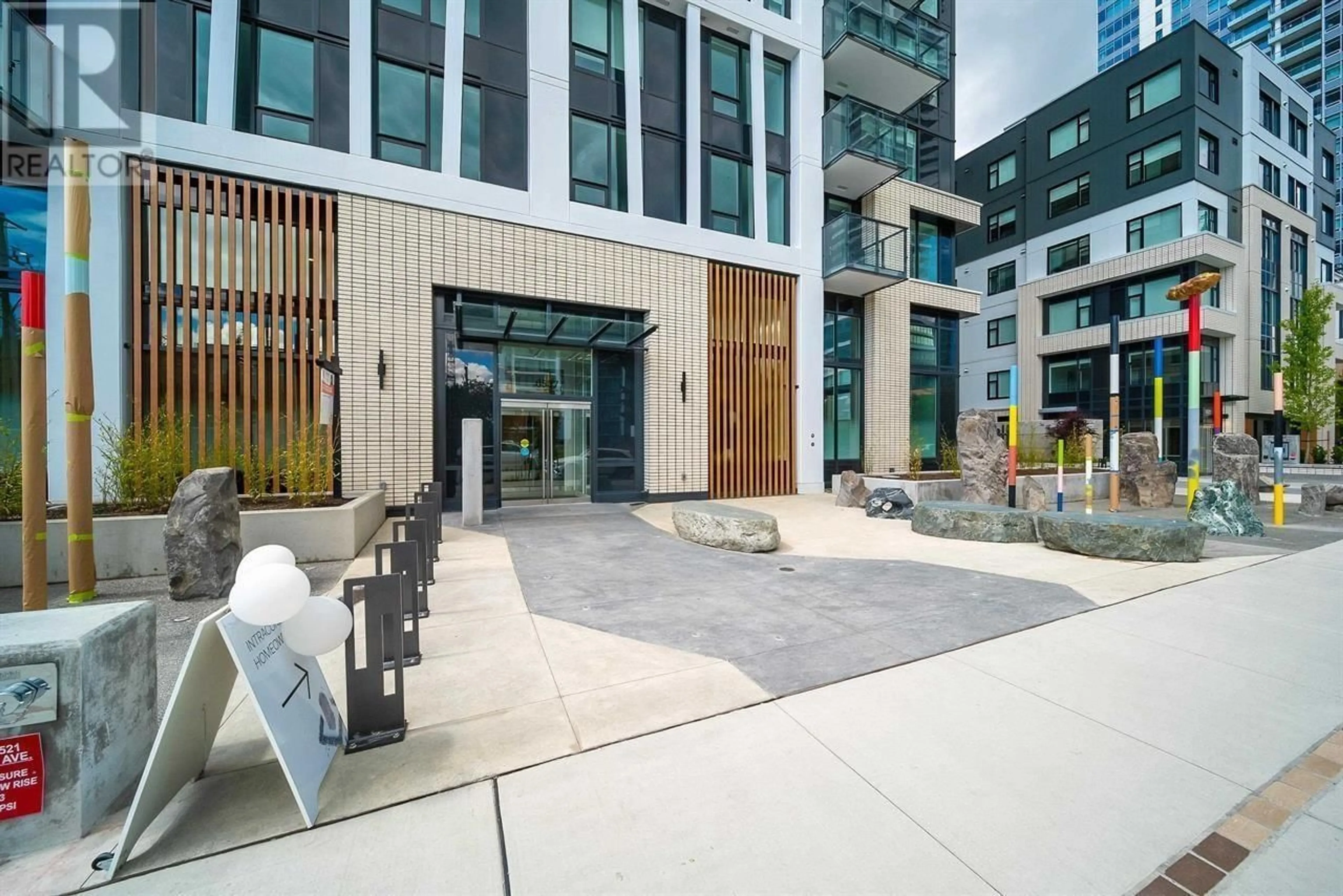 Patio, building for 1803 - 6537 TELFORD AVENUE, Burnaby British Columbia V5H0K9