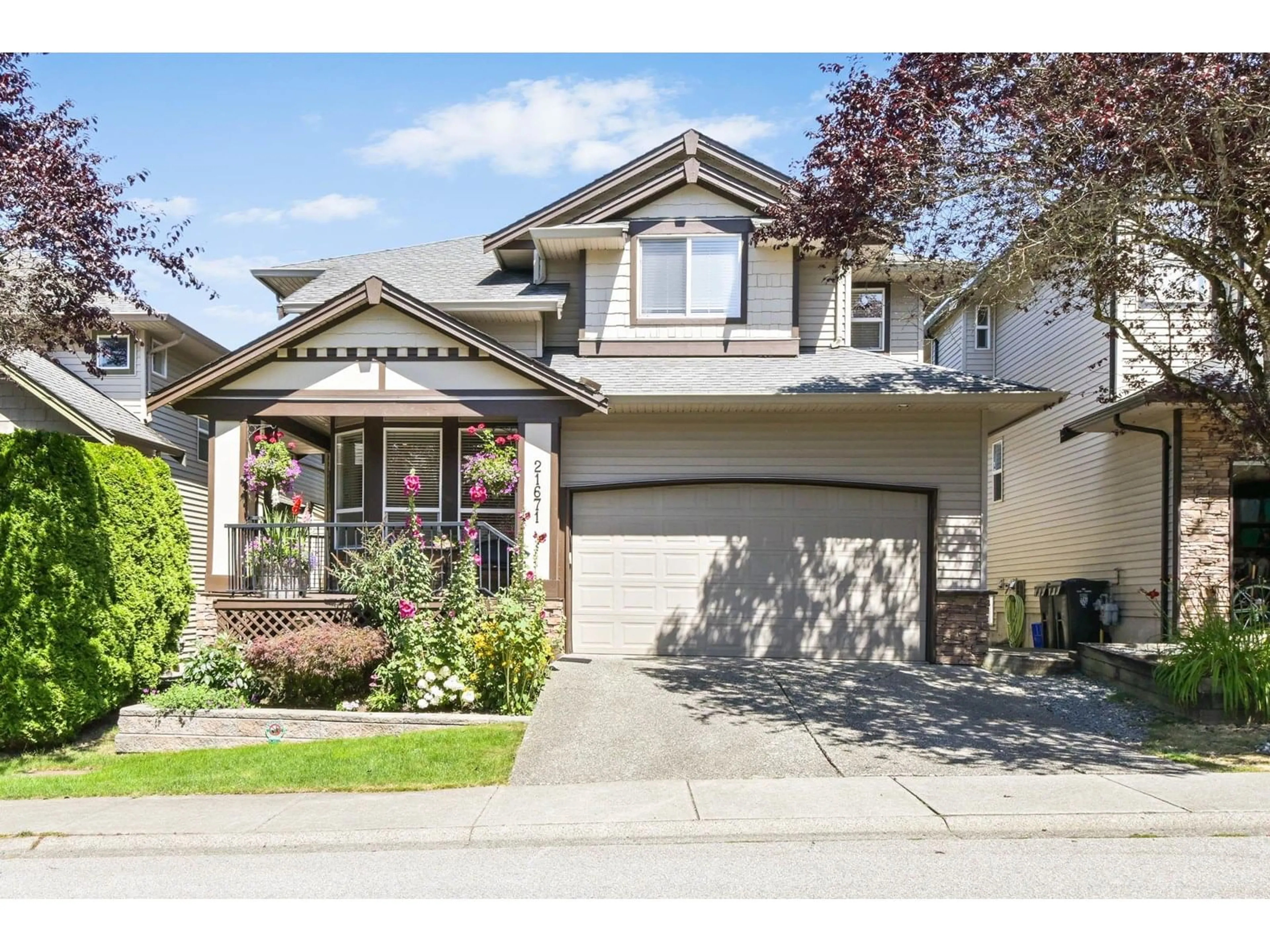 Home with vinyl exterior material, street for 21671 89A, Langley British Columbia V1M4C6