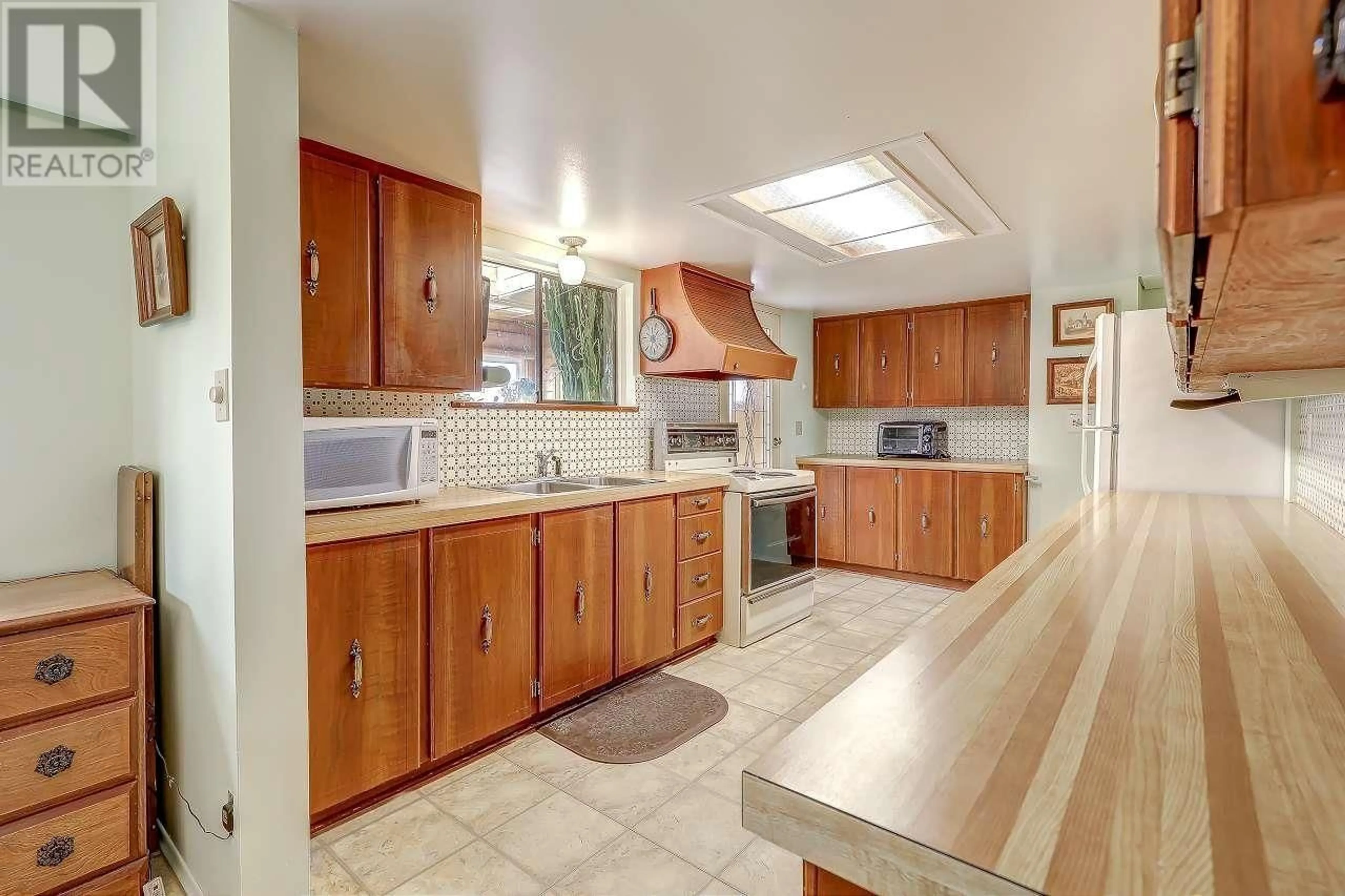 Standard kitchen, ceramic/tile floor for 11700 BLUNDELL ROAD, Richmond British Columbia V6Y1L3