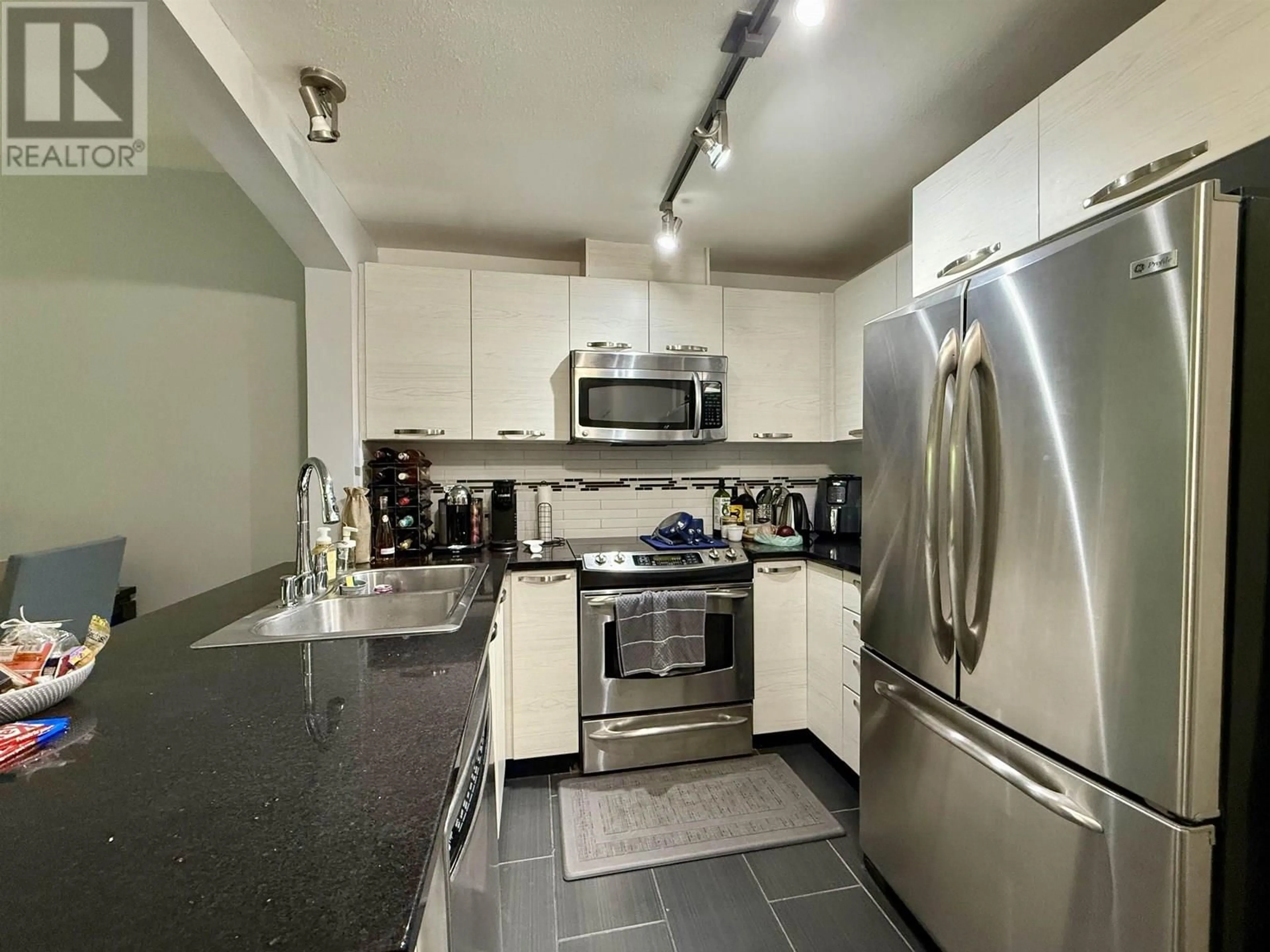 Unknown for 215 - 7478 BYRNEPARK WALK, Burnaby British Columbia V3N0B5
