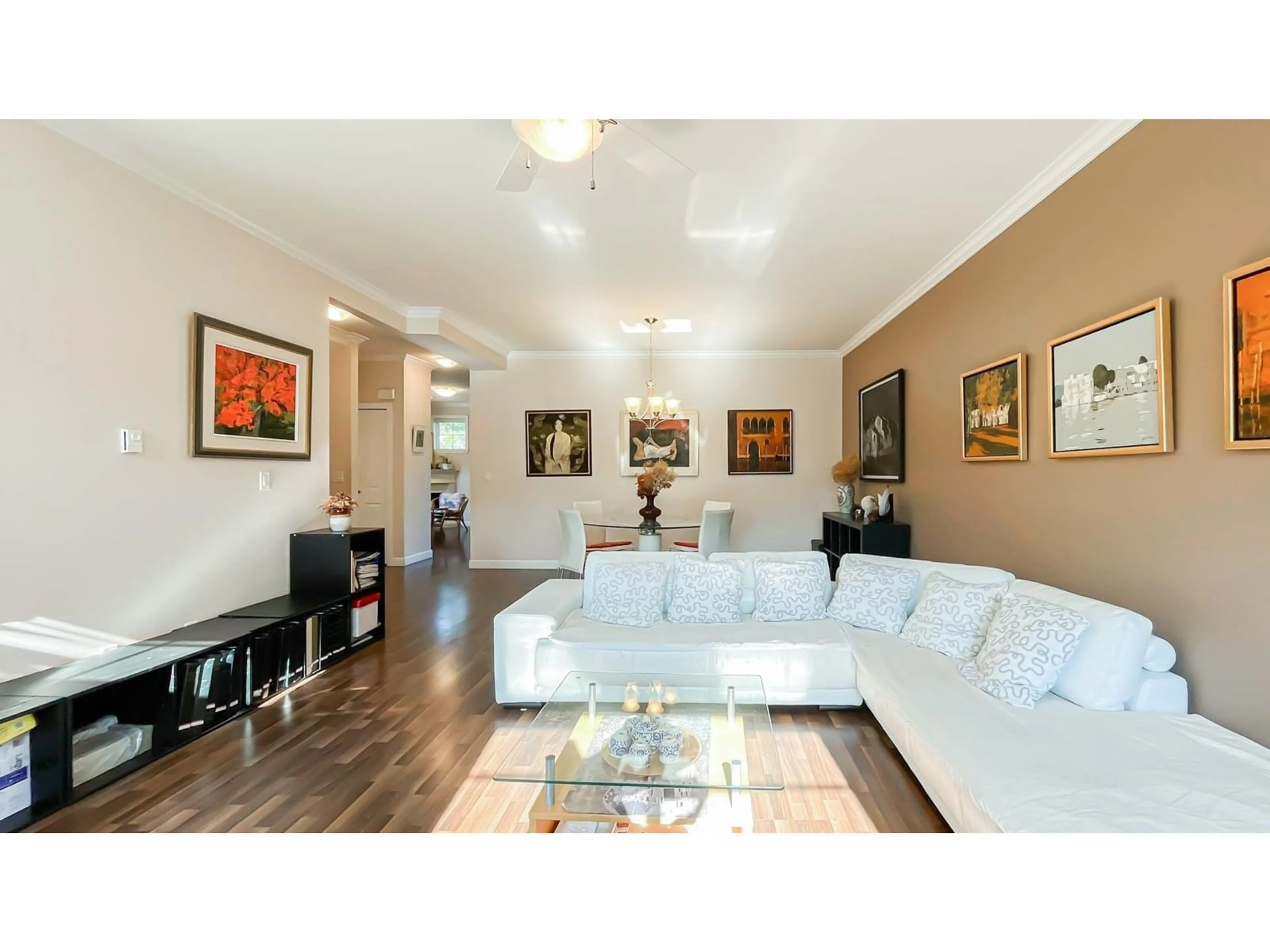 Living room with furniture, unknown for 1 - 8633 159, Surrey British Columbia V4N5W1