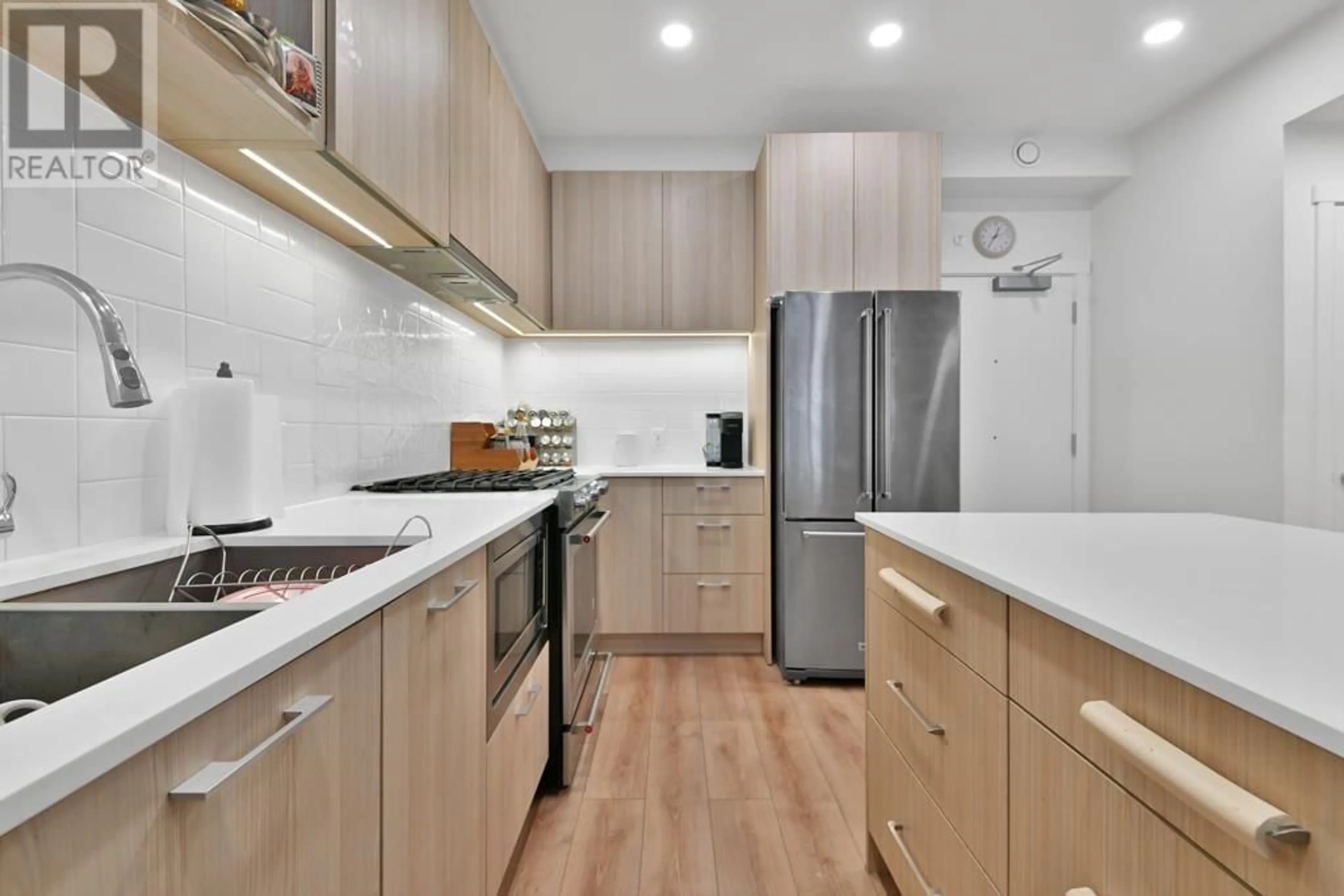Standard kitchen, wood/laminate floor for 118 - 721 ANSKAR COURT, Coquitlam British Columbia V3J0L4