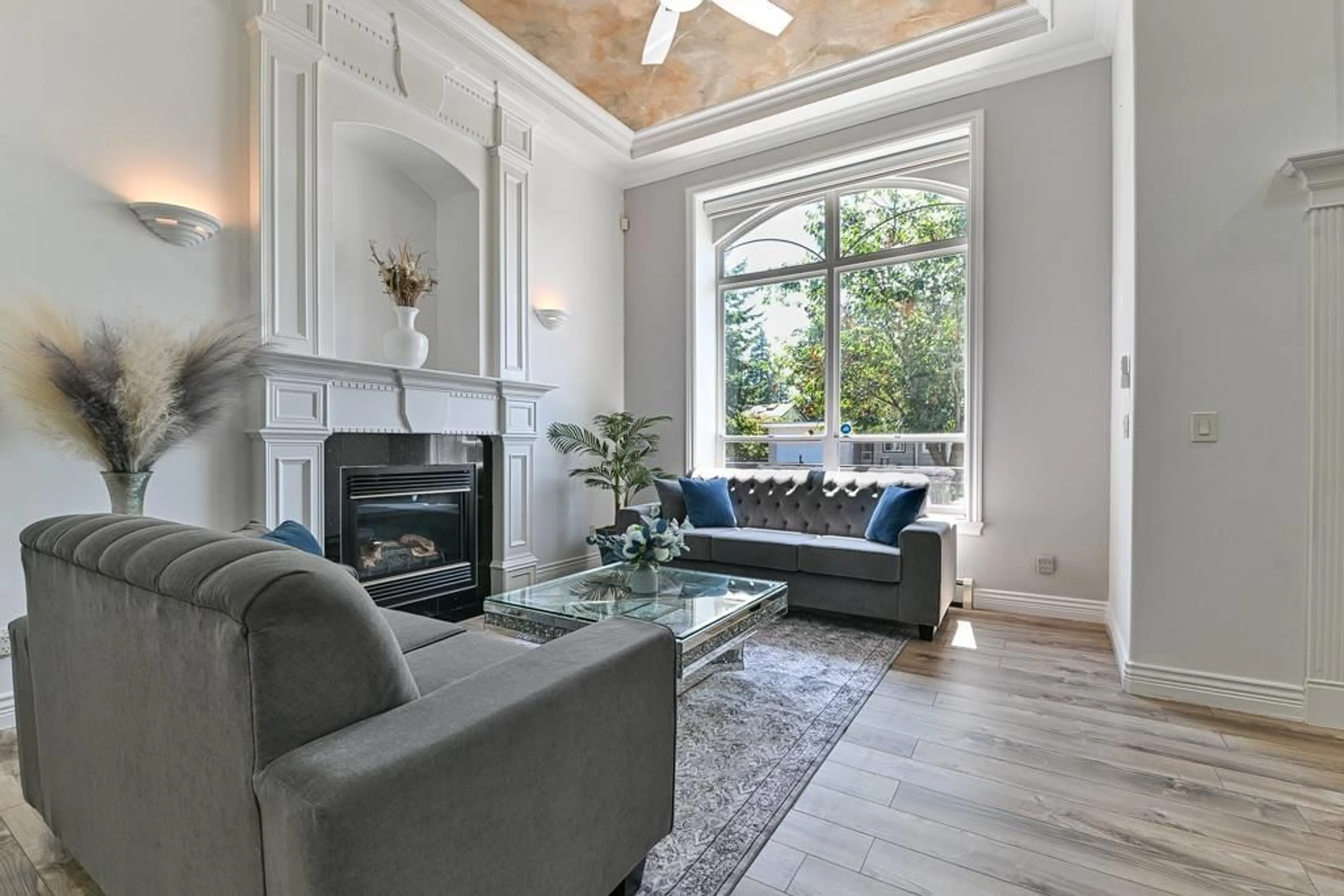 Living room with furniture, unknown for 12761 60A, Surrey British Columbia V3X0A1