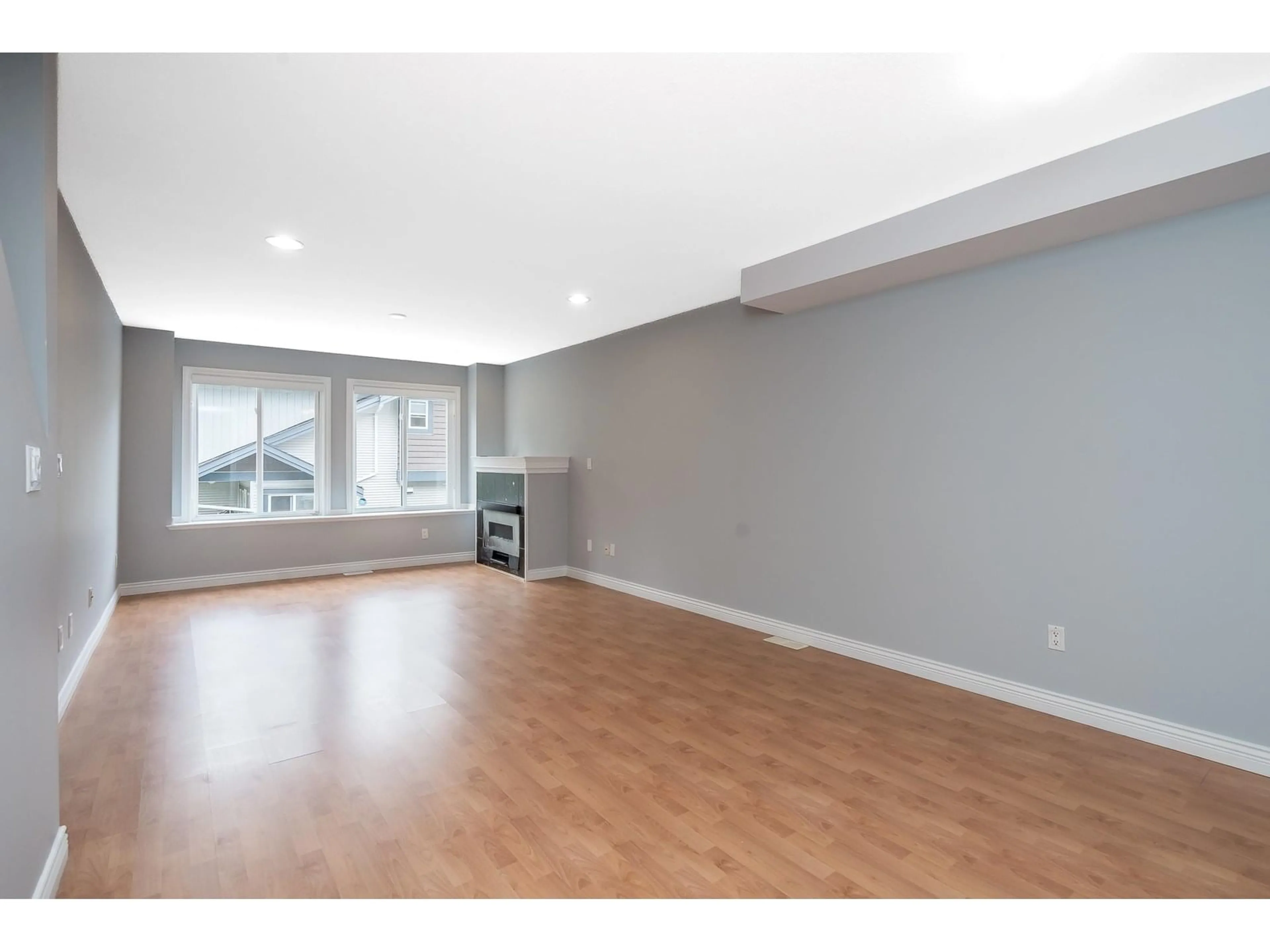 Unknown for 21 - 13360 KING GEORGE, Surrey British Columbia V3T0A2