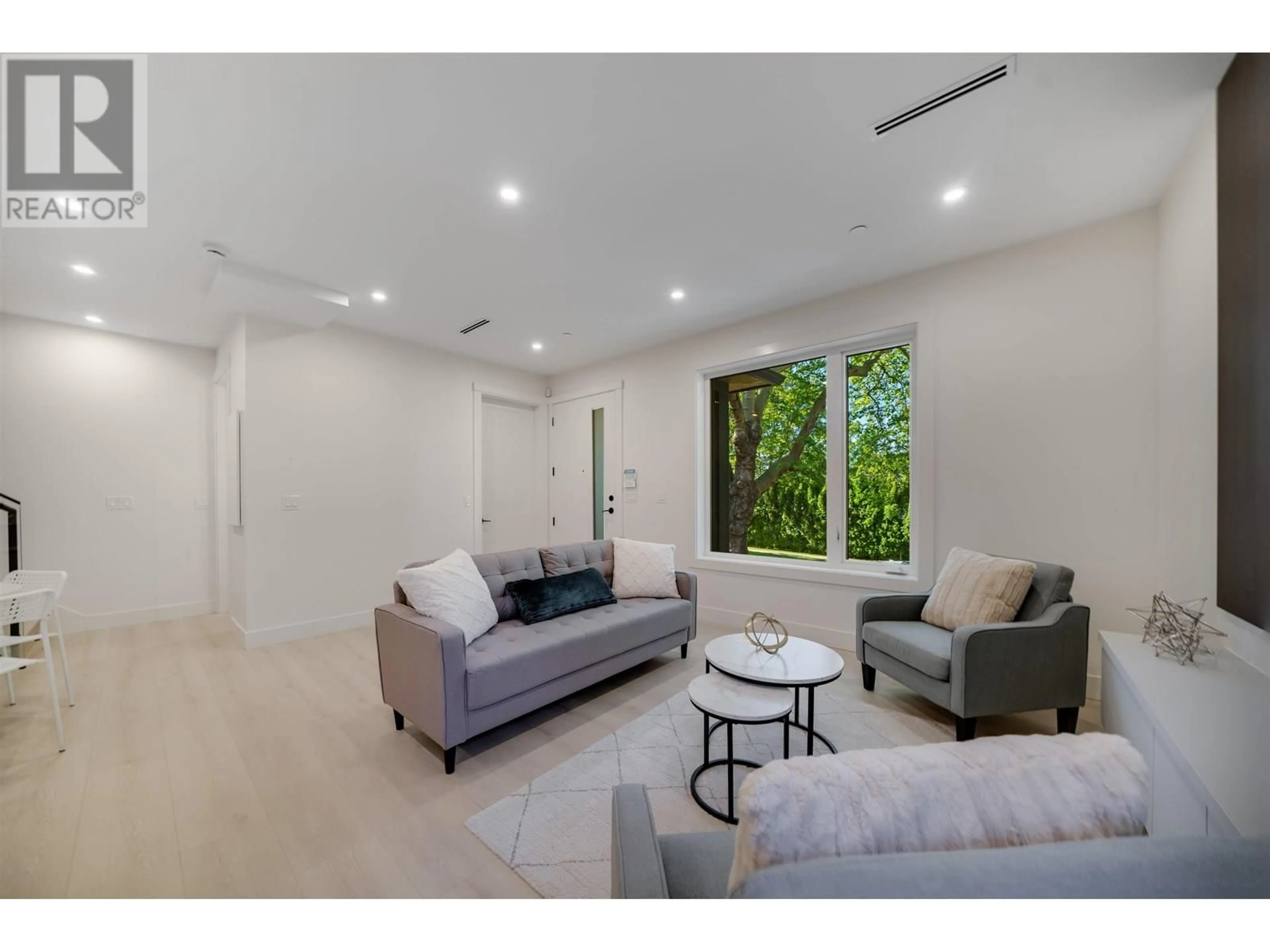 Living room with furniture, unknown for 1 - 3836 8TH AVENUE, Vancouver British Columbia V6R1Z4