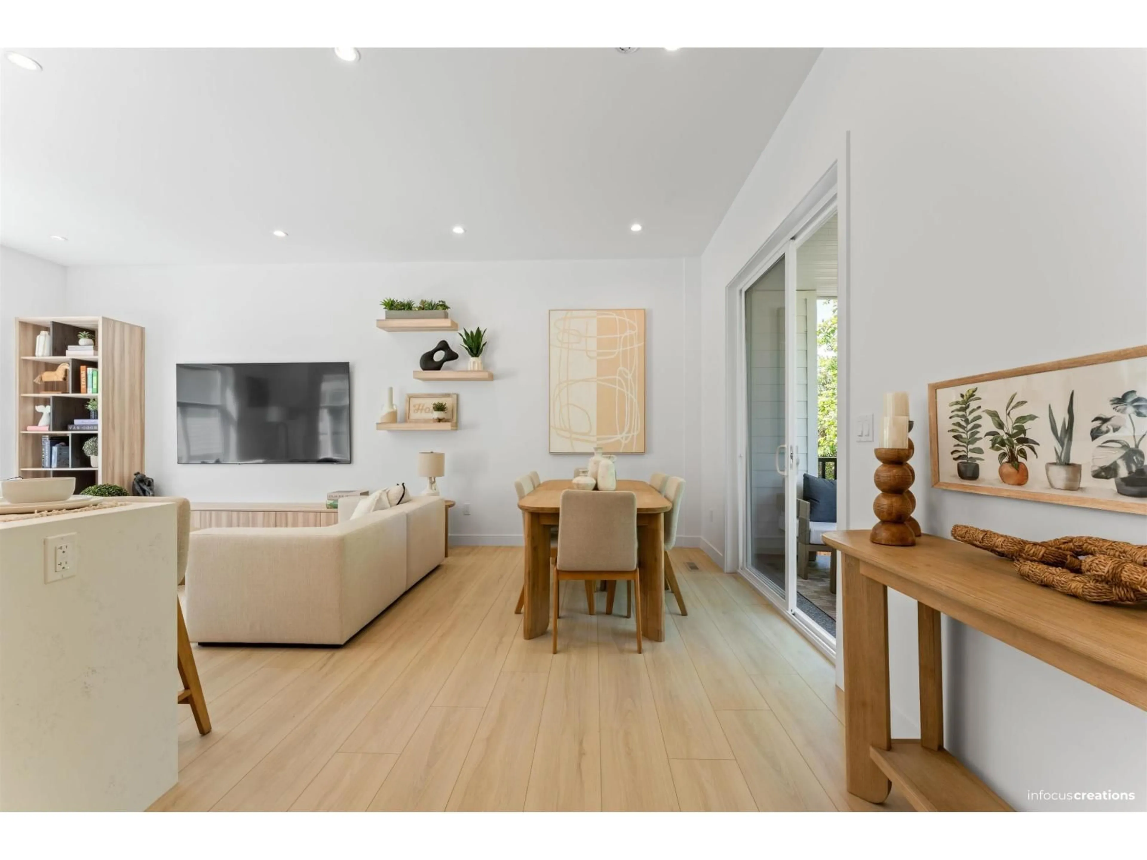 Living room with furniture, wood/laminate floor for 1 - 8924 CEDAR, Mission British Columbia V4S1A3