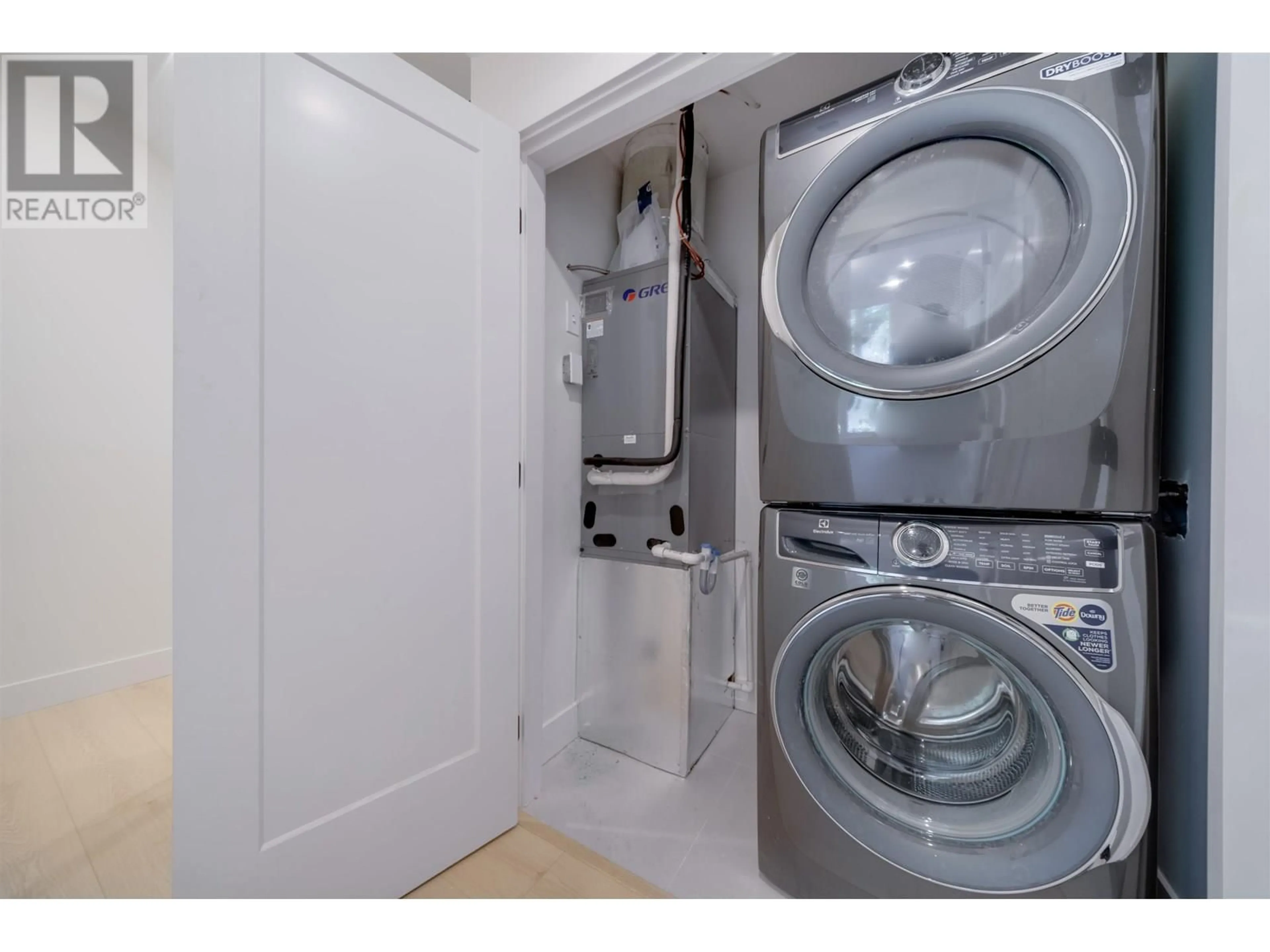 Laundry room for 3 - 3836 8TH AVENUE, Vancouver British Columbia V6R1Z4
