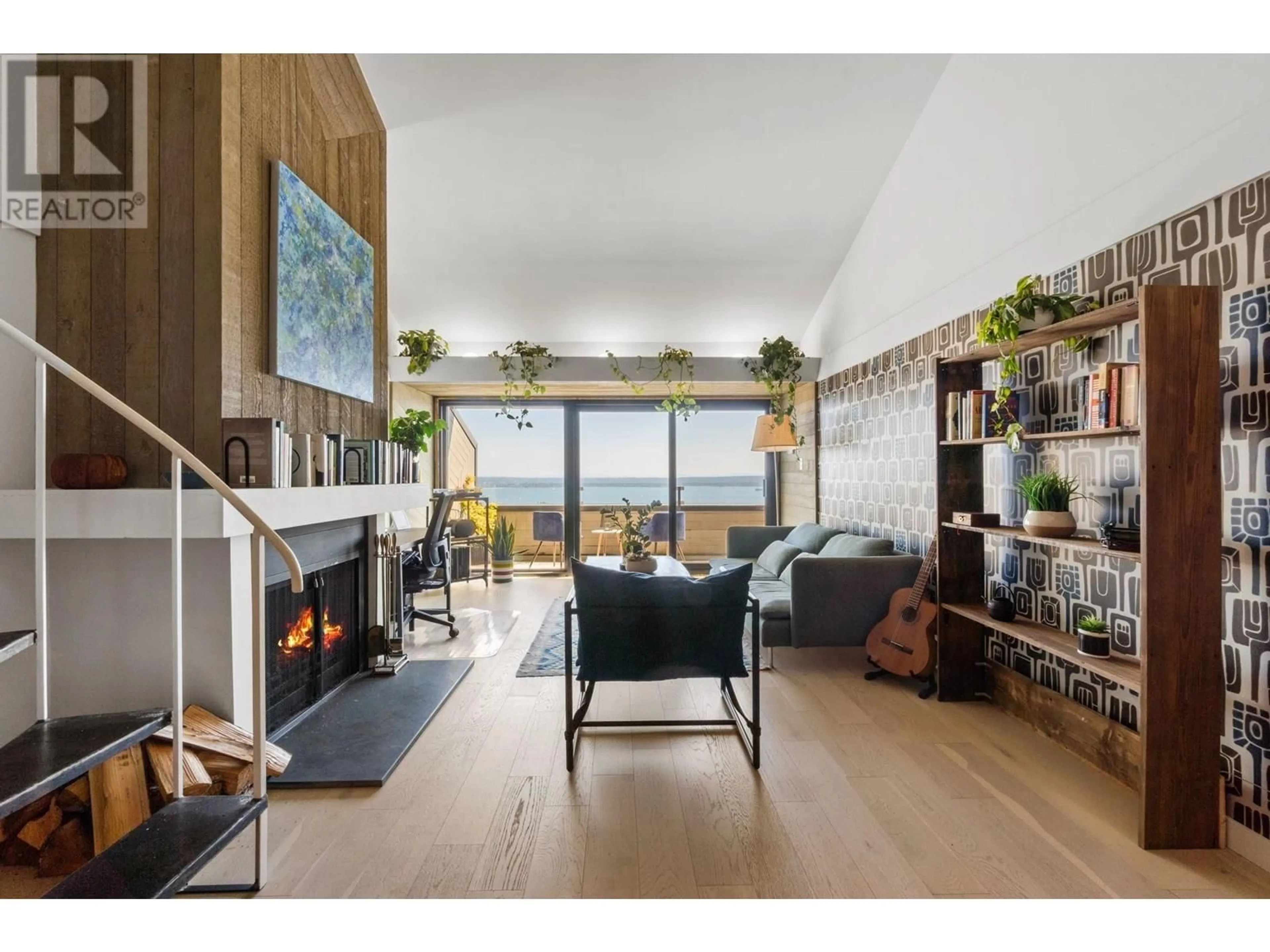 Living room with furniture, wood/laminate floor for 73 - 2212 FOLKESTONE WAY, West Vancouver British Columbia V7S2X7
