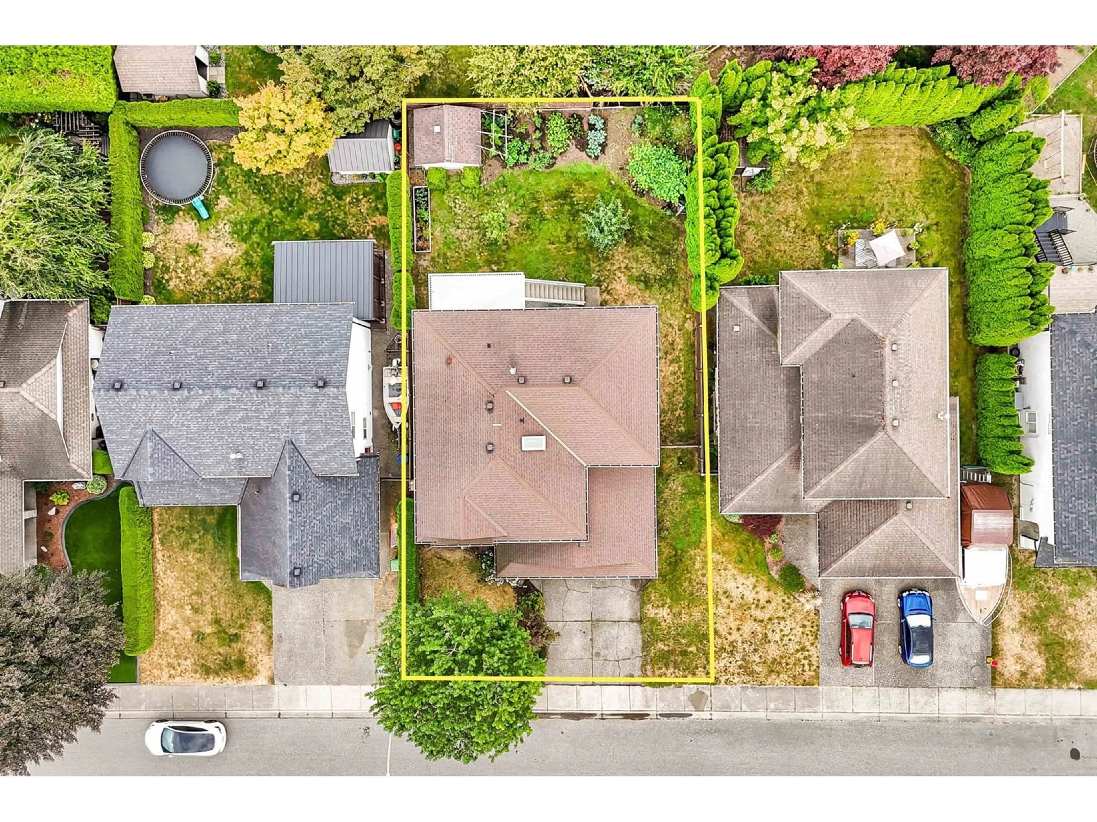 A pic from outside/outdoor area/front of a property/back of a property/a pic from drone, street for 5664 VILLA ROSA PLACE, Chilliwack British Columbia V2R3K6