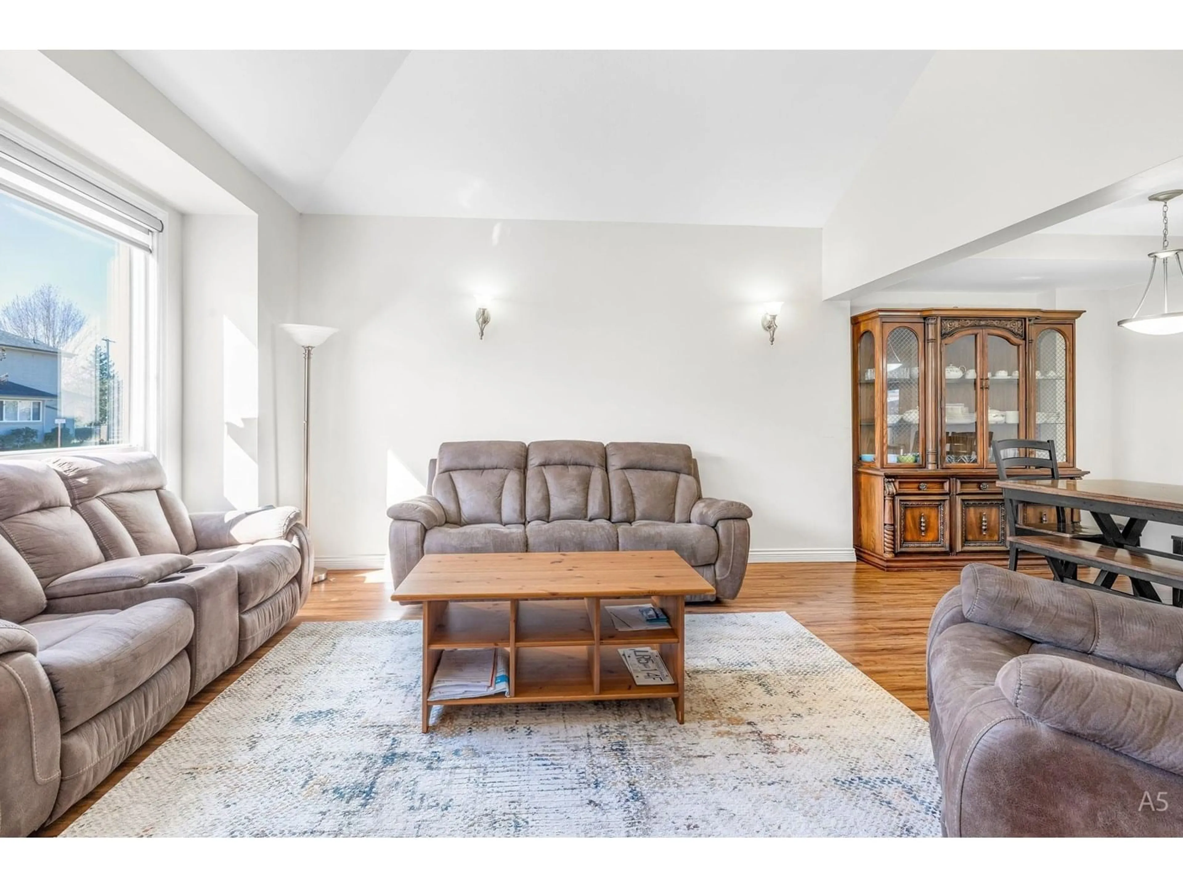 Living room with furniture, unknown for 37 - 6116 128, Surrey British Columbia V3X1T1