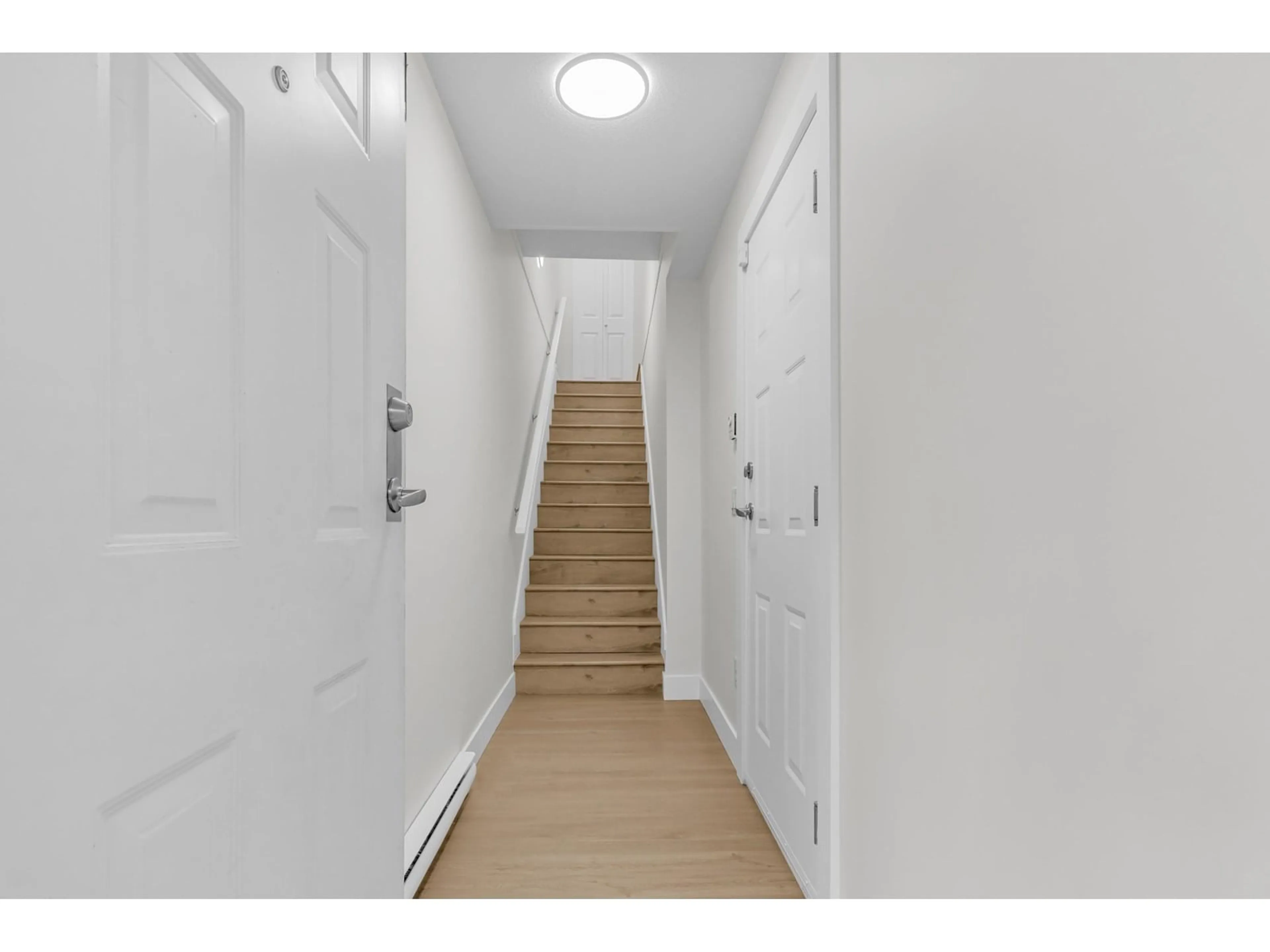 Indoor foyer for 44 - 15871 85, Surrey British Columbia V4N0Y9