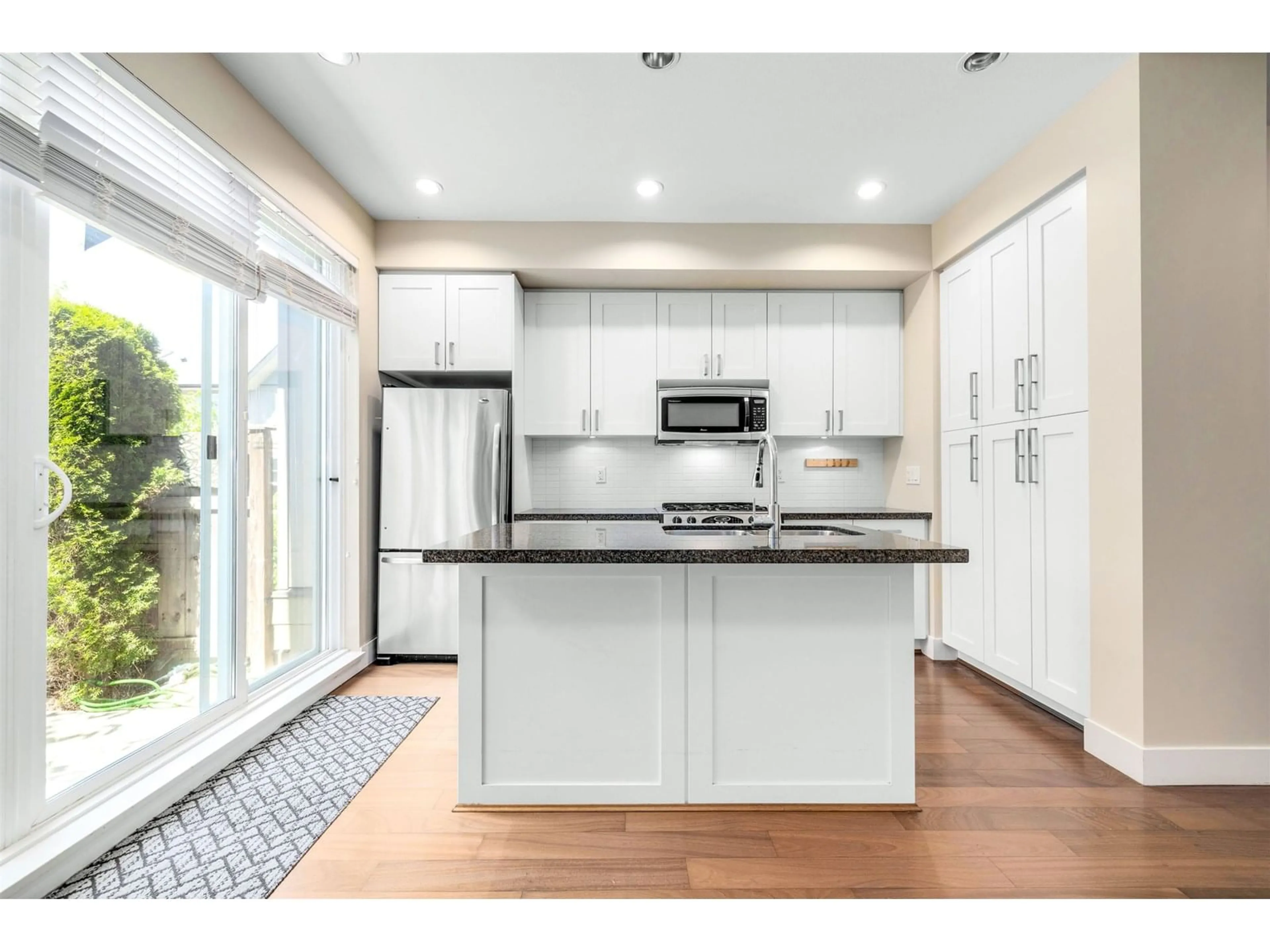 Open concept kitchen, unknown for 204 - 2501 161A, Surrey British Columbia V3Z7Y6