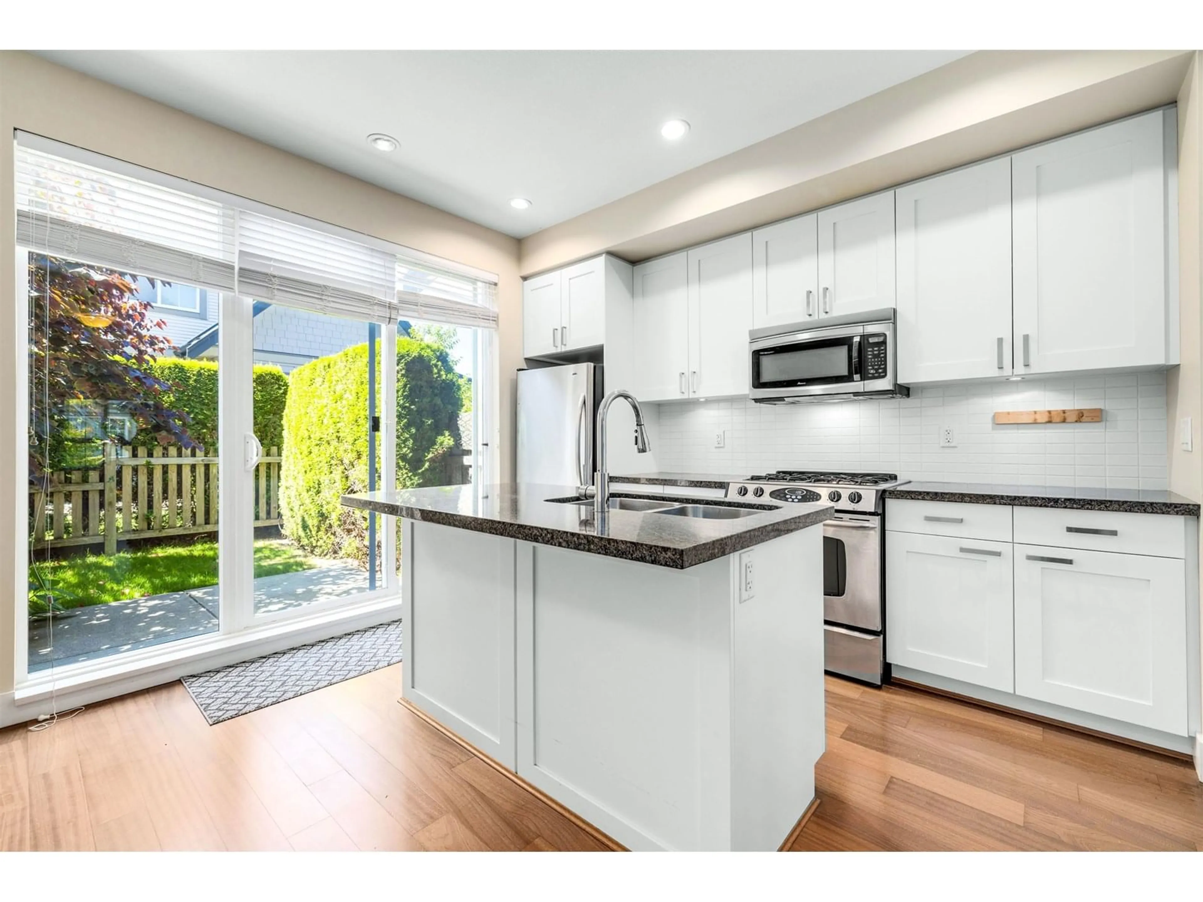 Open concept kitchen, unknown for 204 - 2501 161A, Surrey British Columbia V3Z7Y6