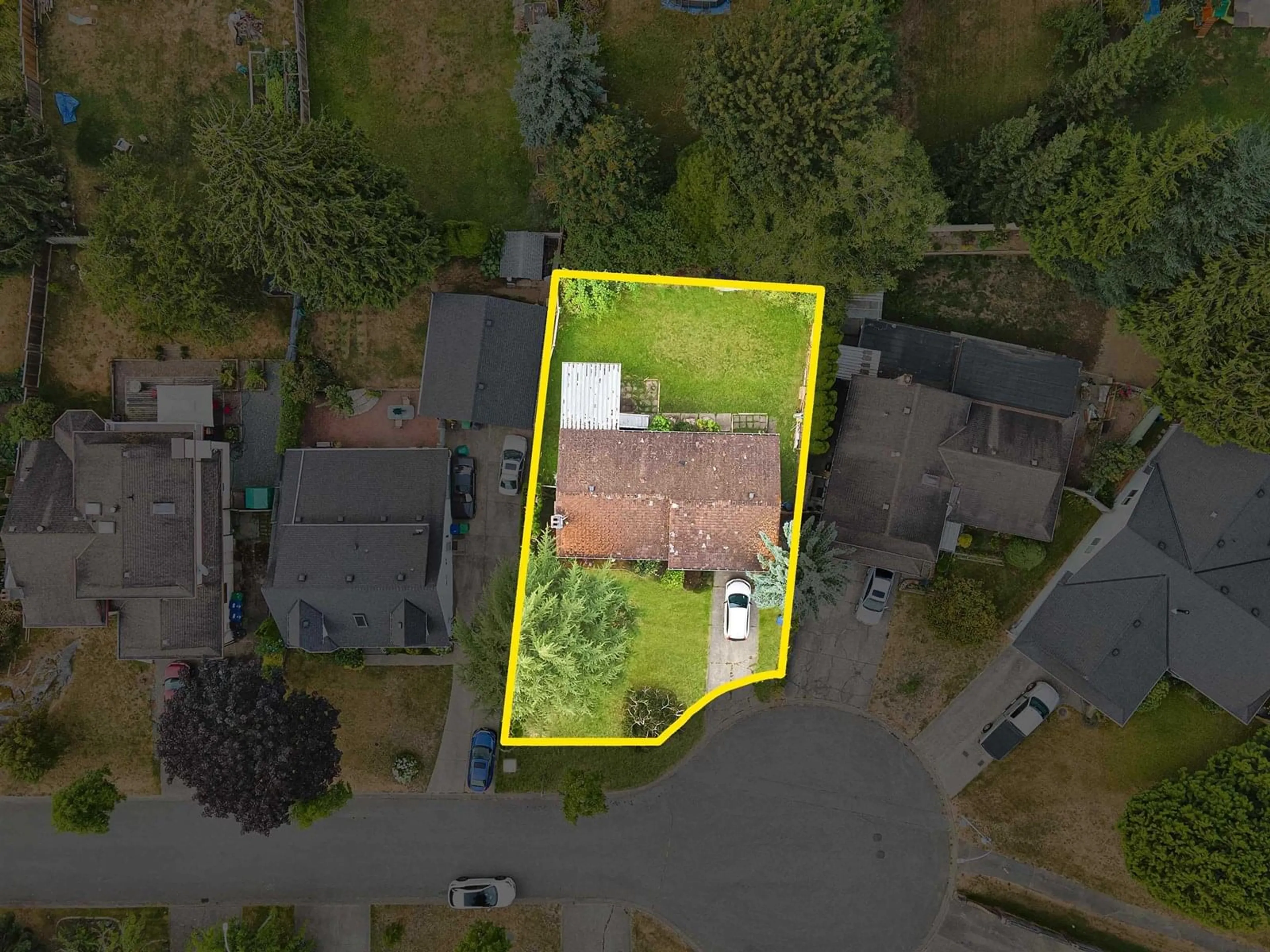 A pic from outside/outdoor area/front of a property/back of a property/a pic from drone, street for 15307 85A, Surrey British Columbia V3S6J4