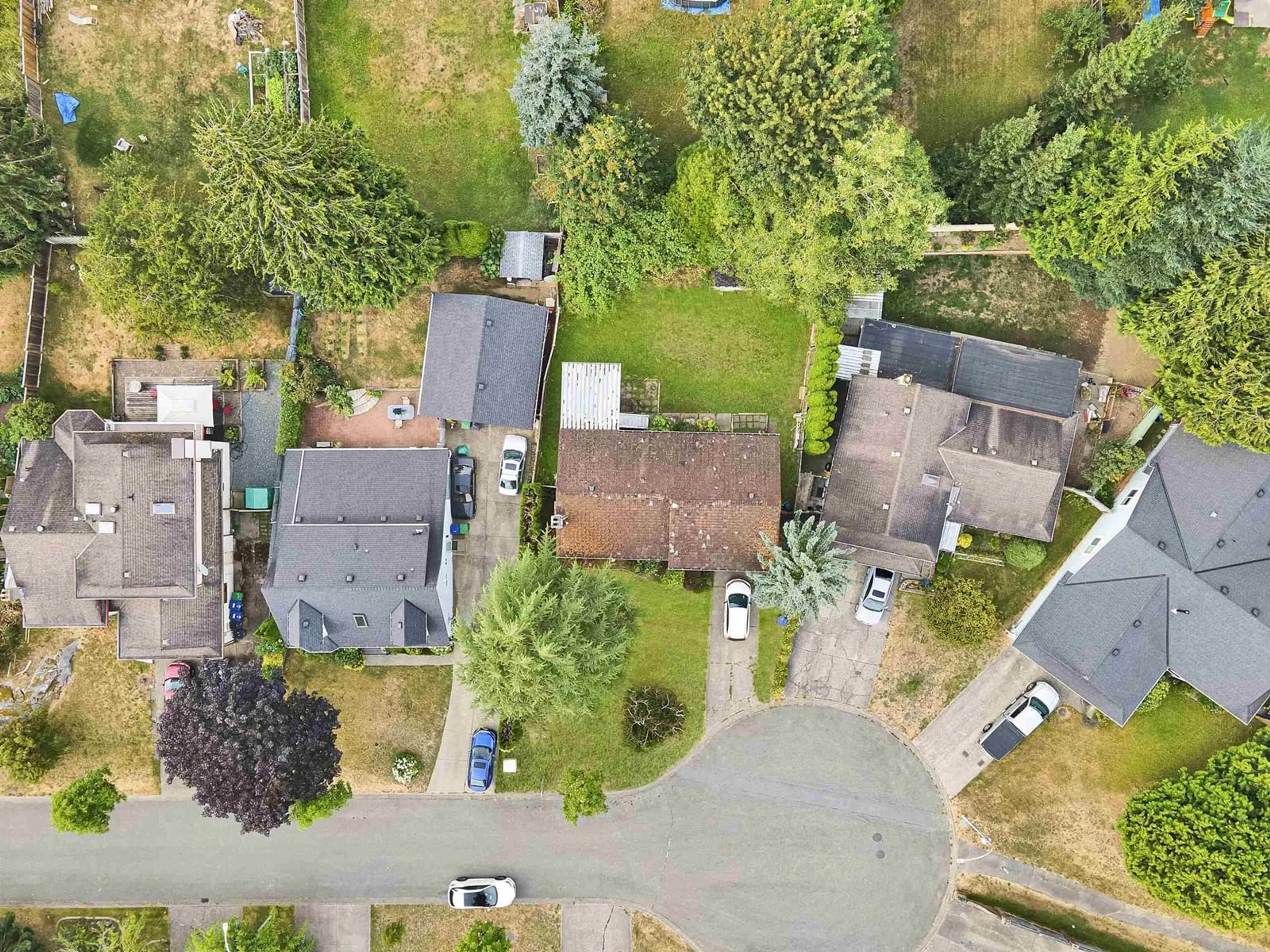 A pic from outside/outdoor area/front of a property/back of a property/a pic from drone, street for 15307 85A, Surrey British Columbia V3S6J4