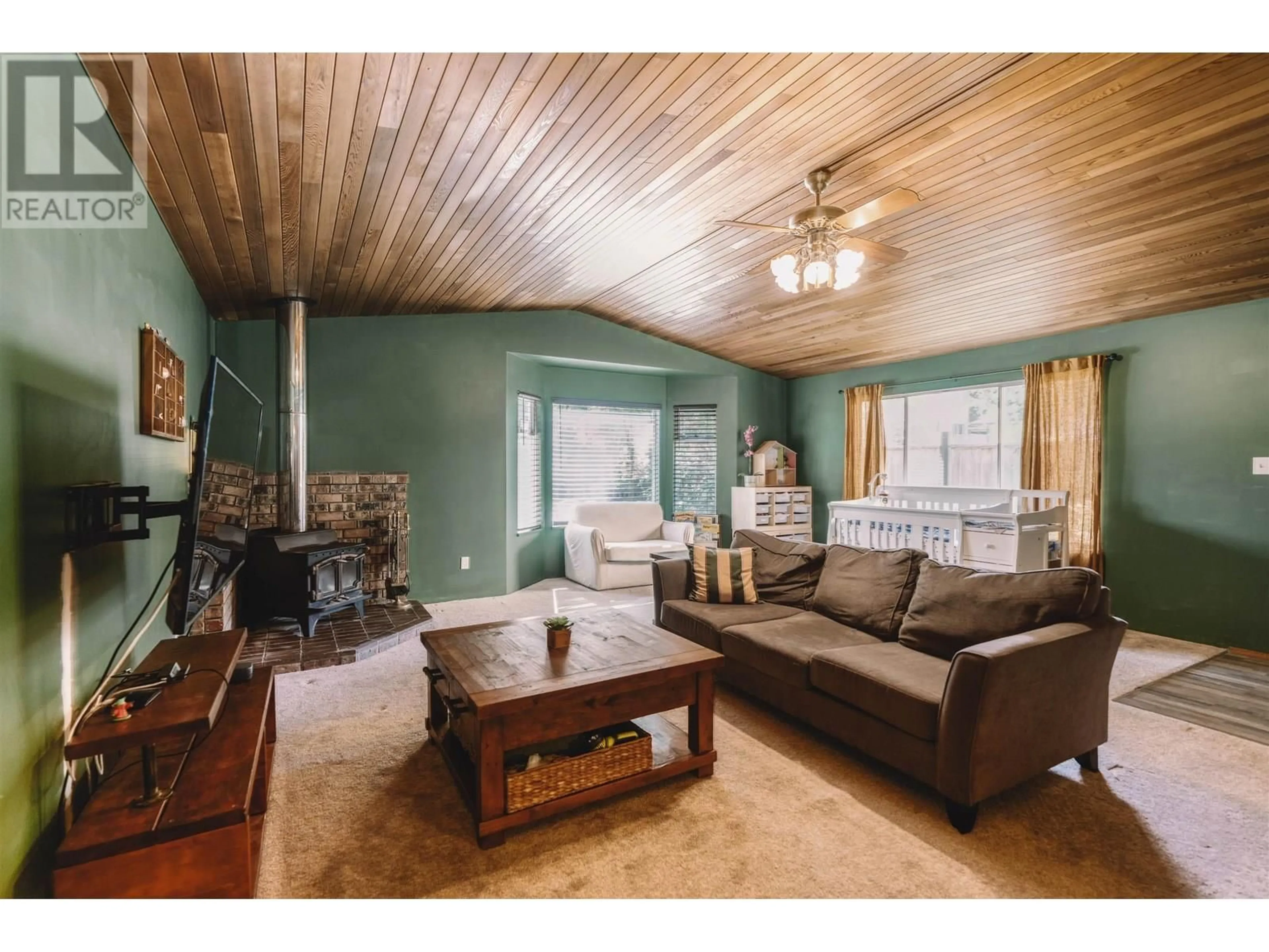 Living room with furniture, wood/laminate floor for 3320 JERVIS STREET, Port Coquitlam British Columbia V3B4P3