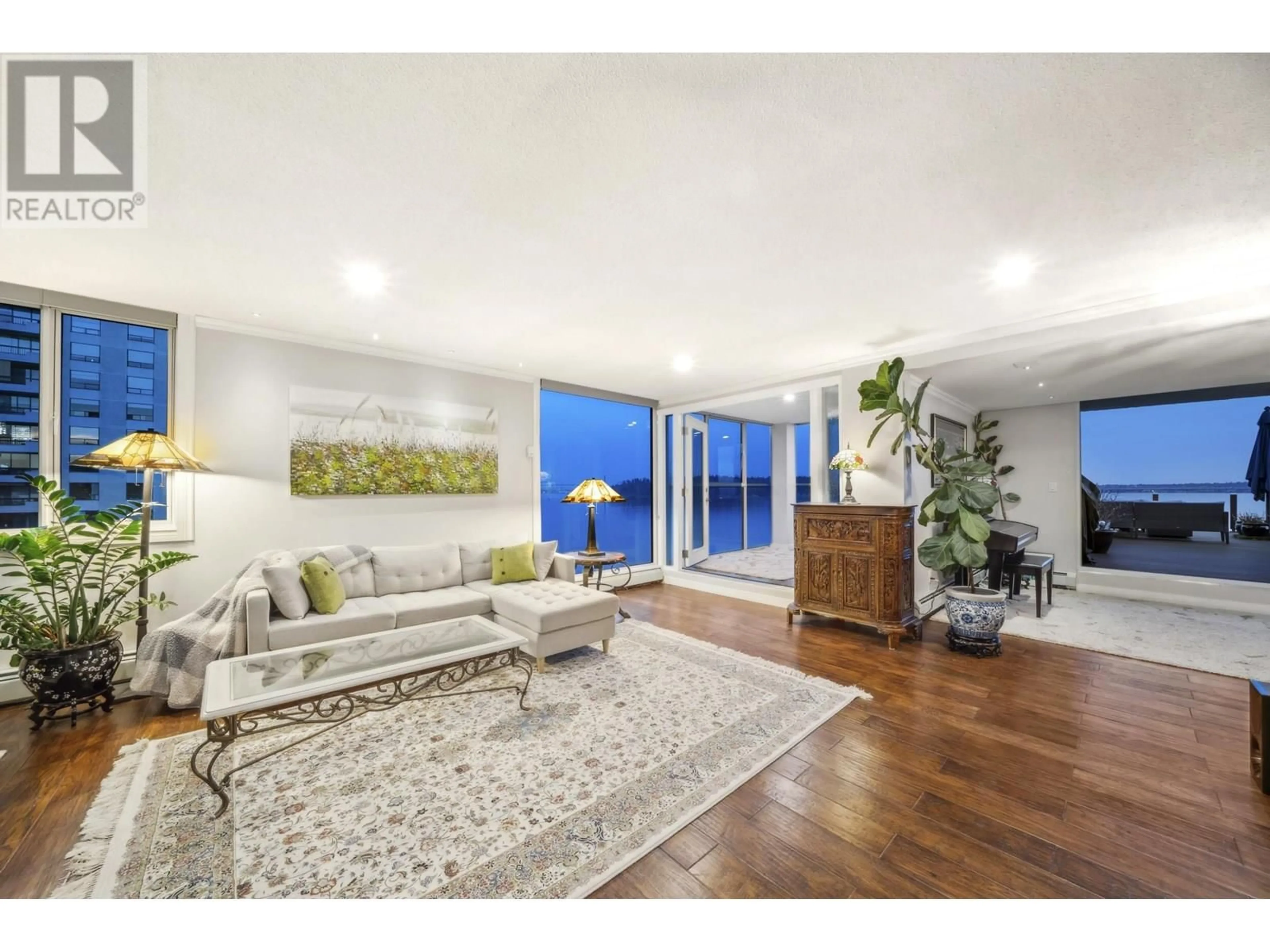 Living room with furniture, wood/laminate floor for 602 - 2090 ARGYLE AVENUE, West Vancouver British Columbia V7V4R4