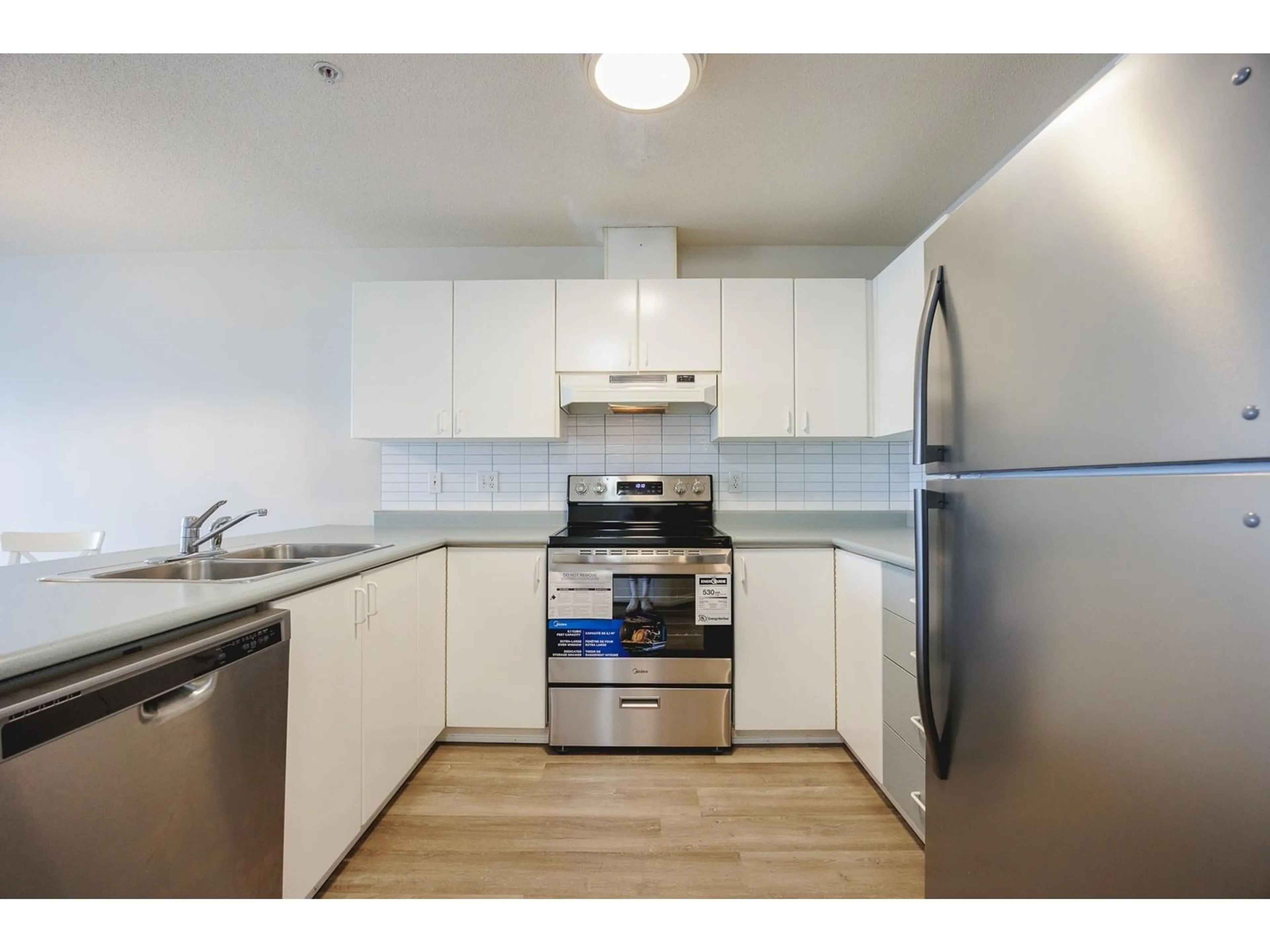 Standard kitchen, unknown for 409 - 12130 80, Surrey British Columbia V3W0V2